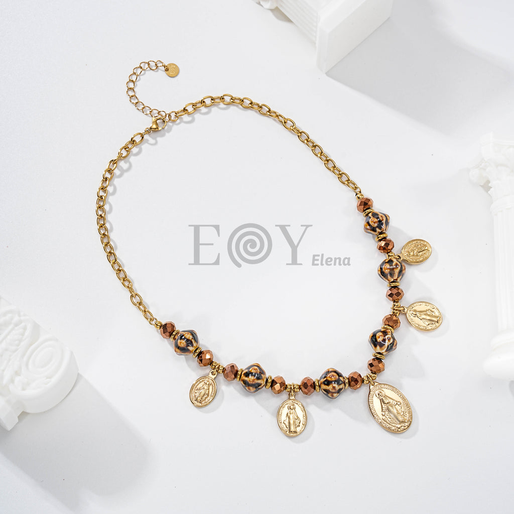 Collar de acero con bolitas y charms de vírgenes