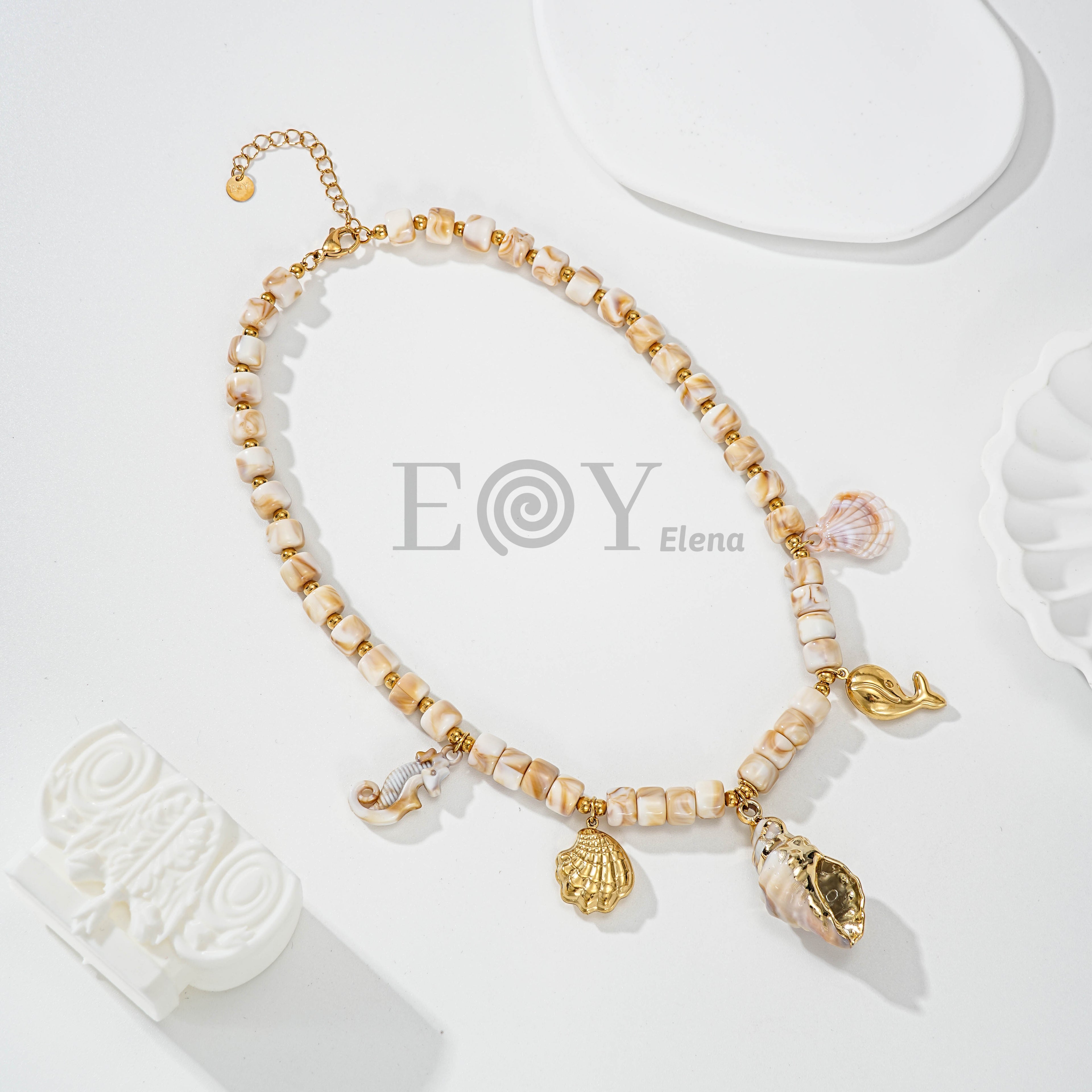 Collar con concha y detalles marinos