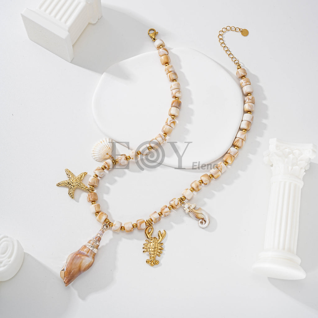 Collar de bolitas y charms marinos