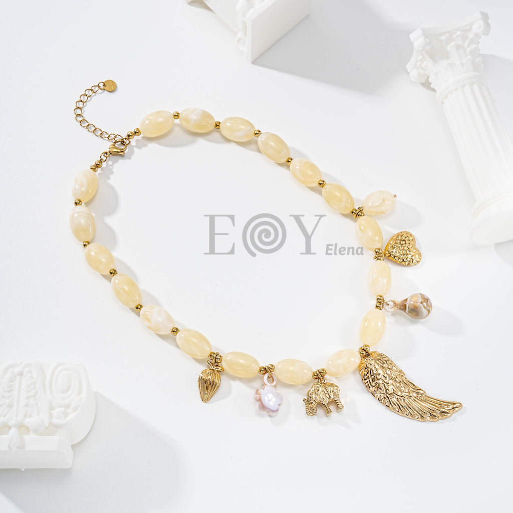 Collar de piedras y charms con ala central