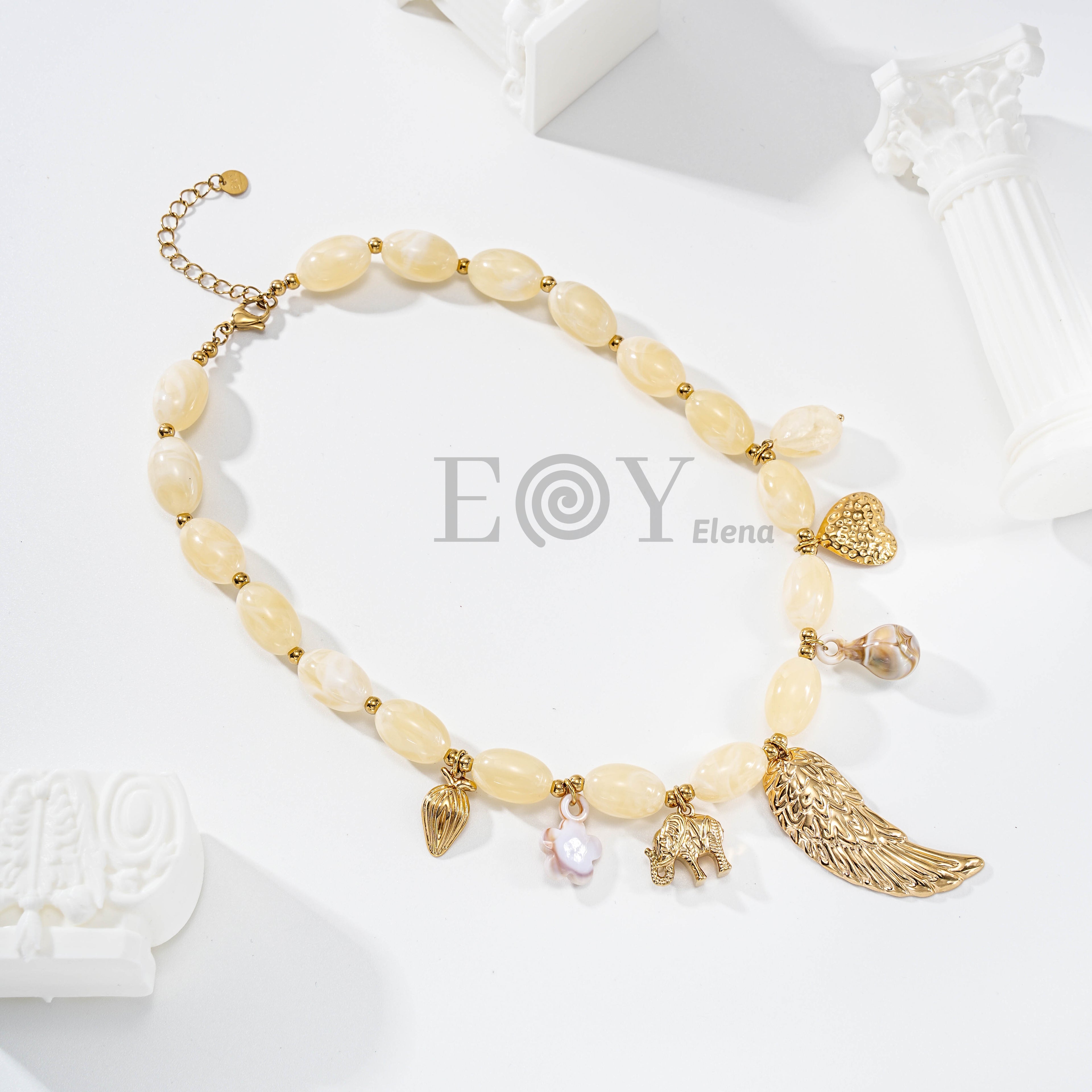 Collar de piedras y charms con ala central