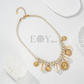 Collar de cuerda con conchas y soles
