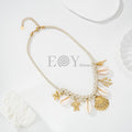 Collar de cuerda con conchas y motivos de mar