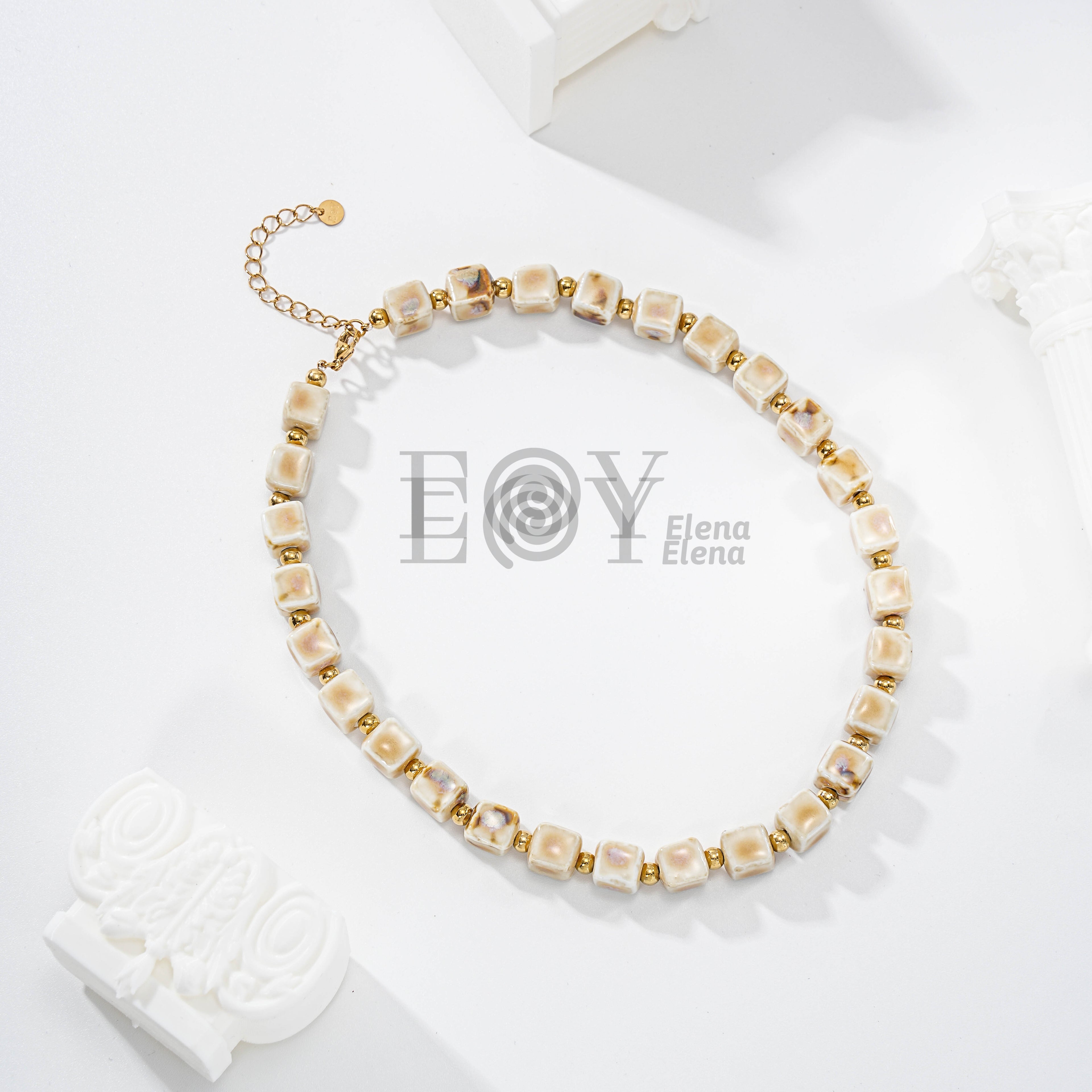 Collar bolas cuadradas colores