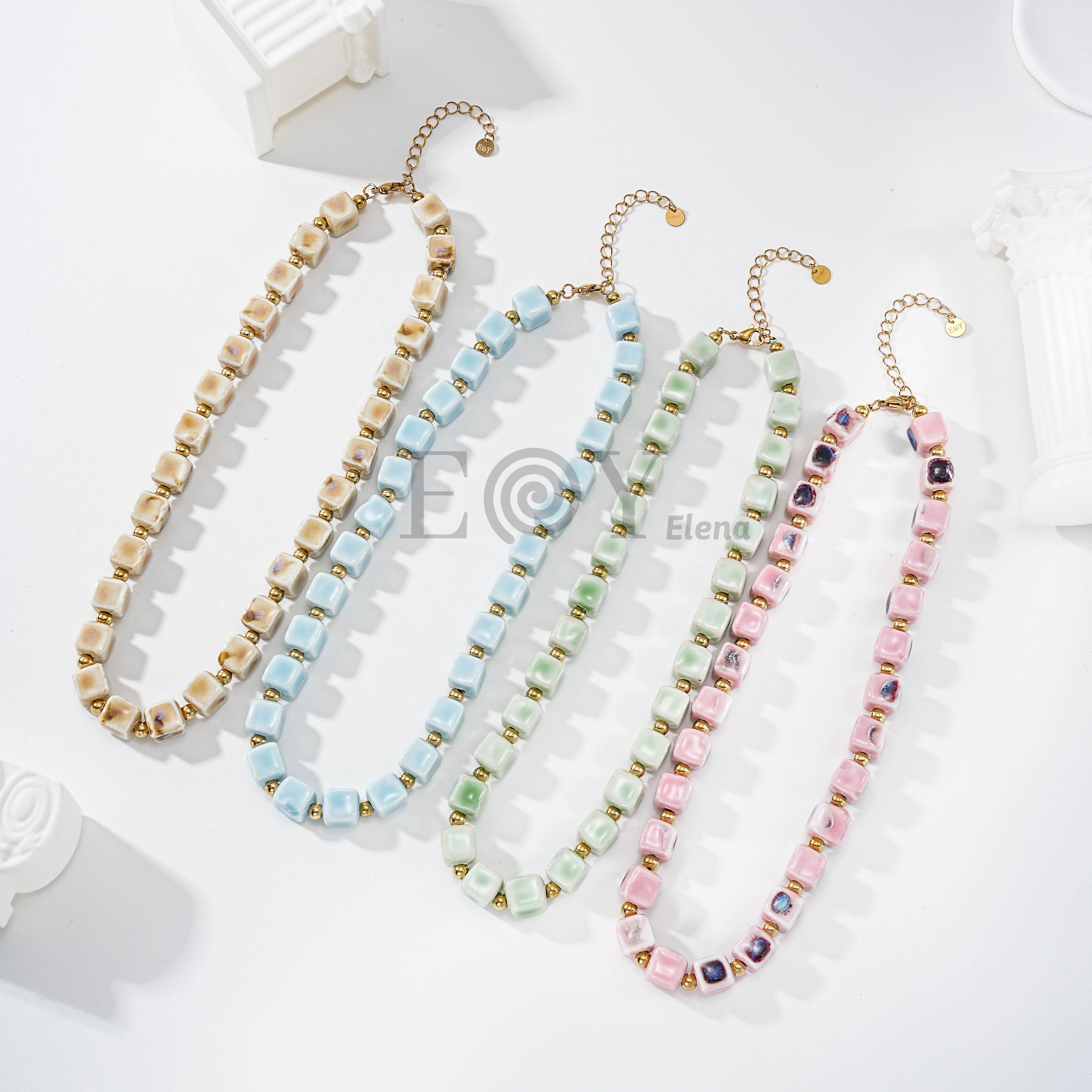 Collar bolas cuadradas colores
