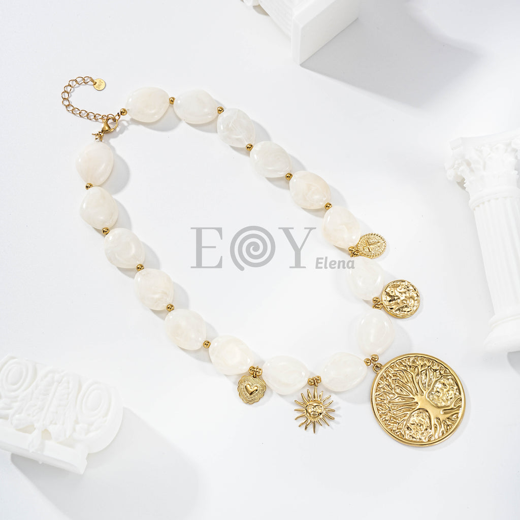 Collar de piedras con charms y medallón árbol de la vida