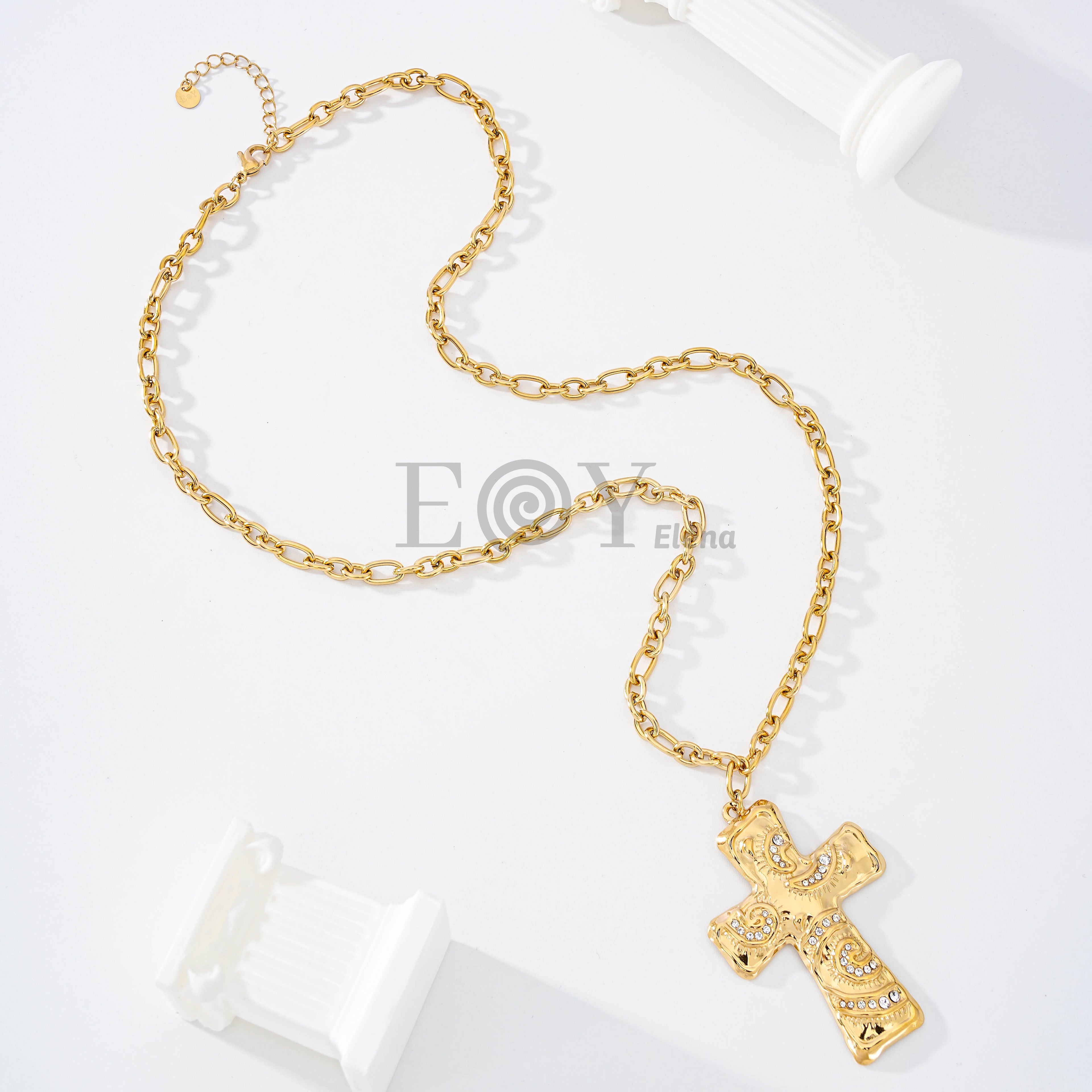 Collar cruz con circonitas