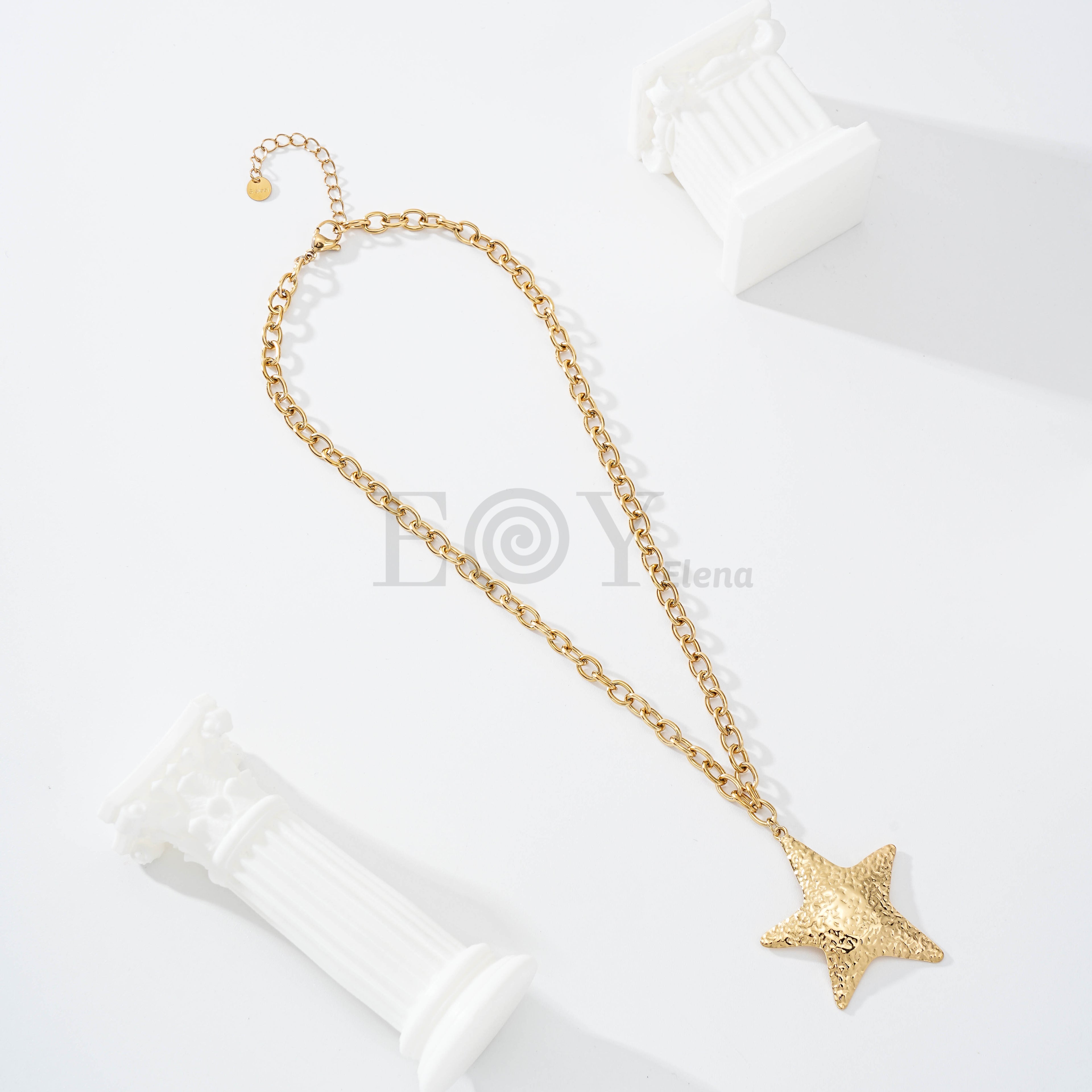 Collar estrella con relieve