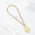 Collar con chapa y piedra central