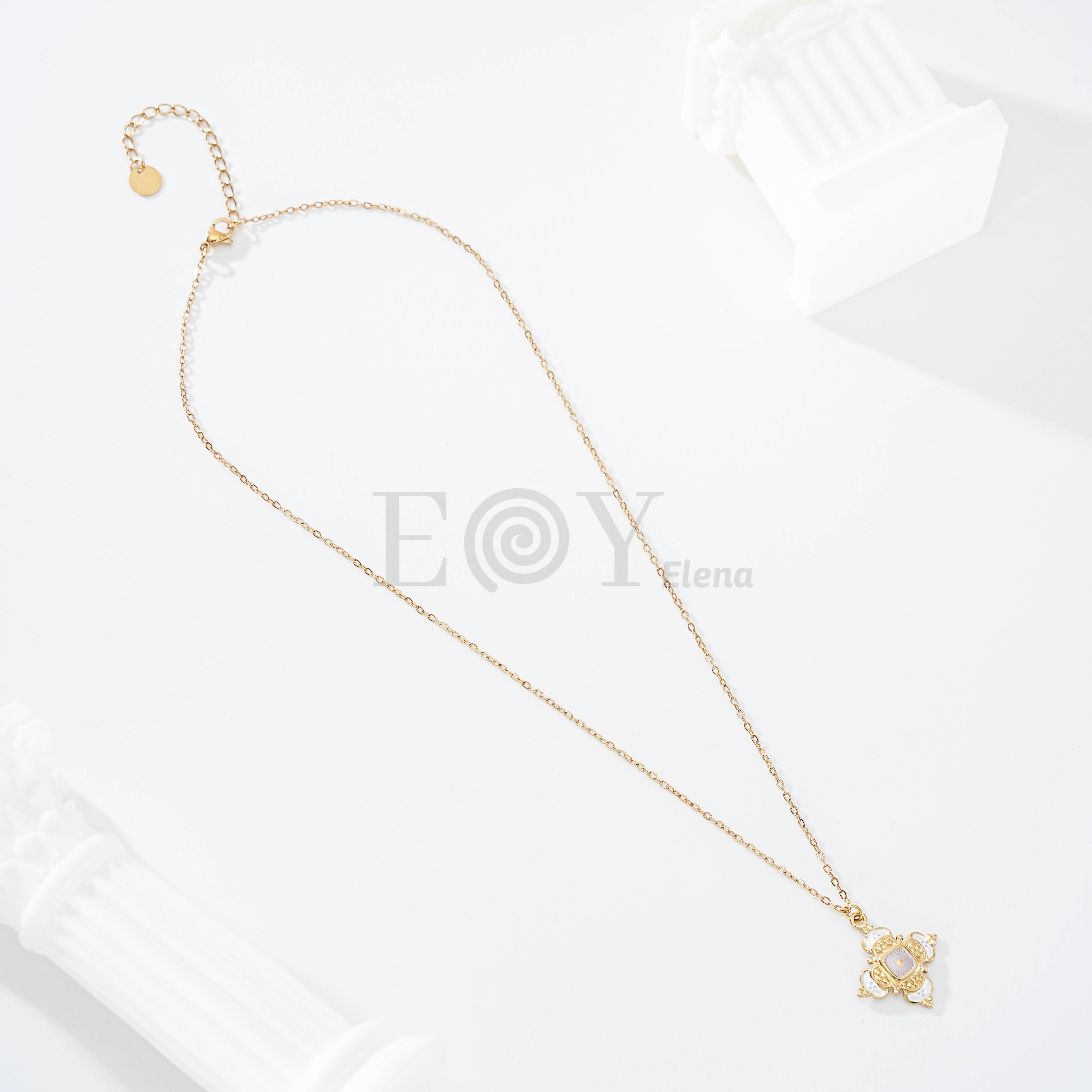 Collar cruz con piedra