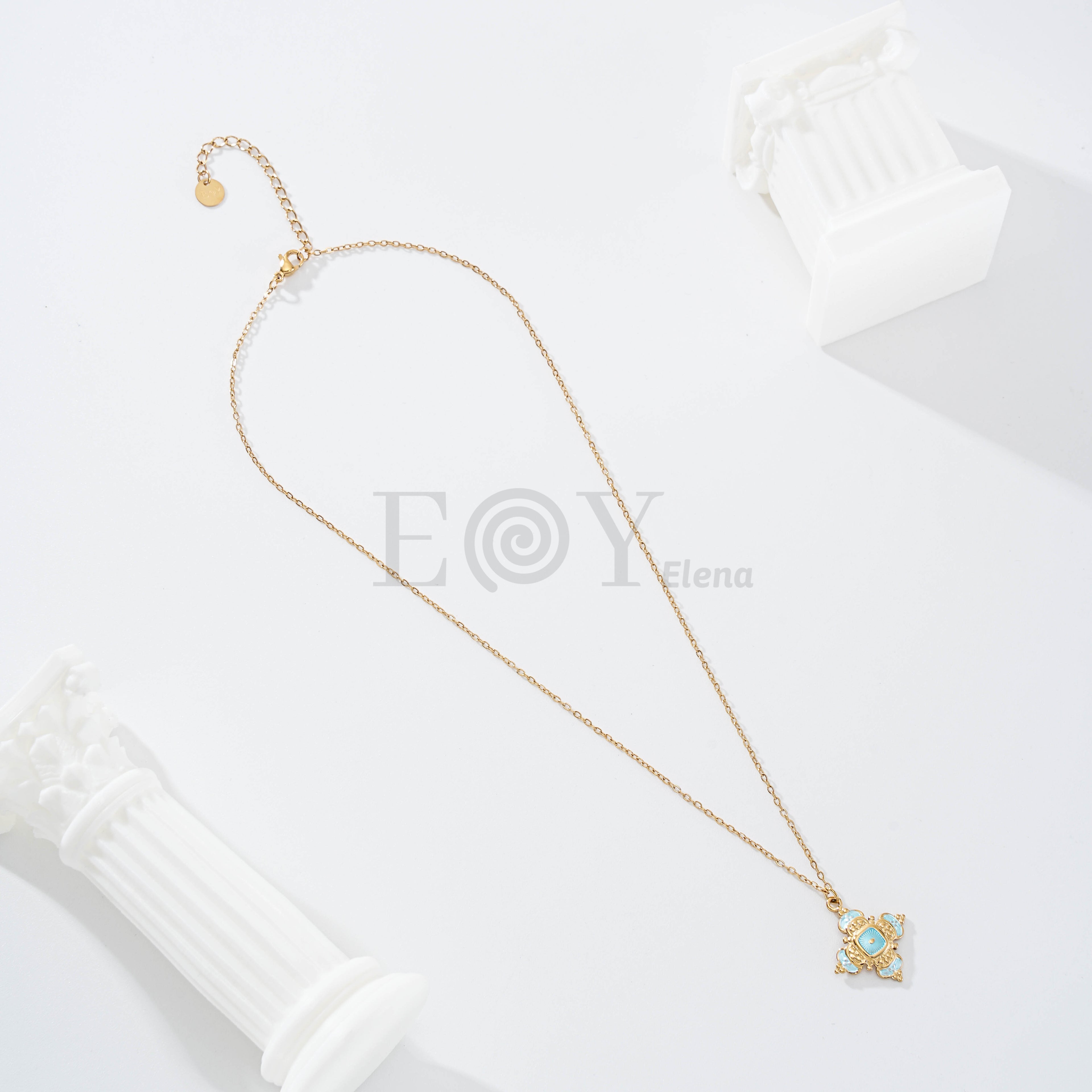 Collar cruz con piedra