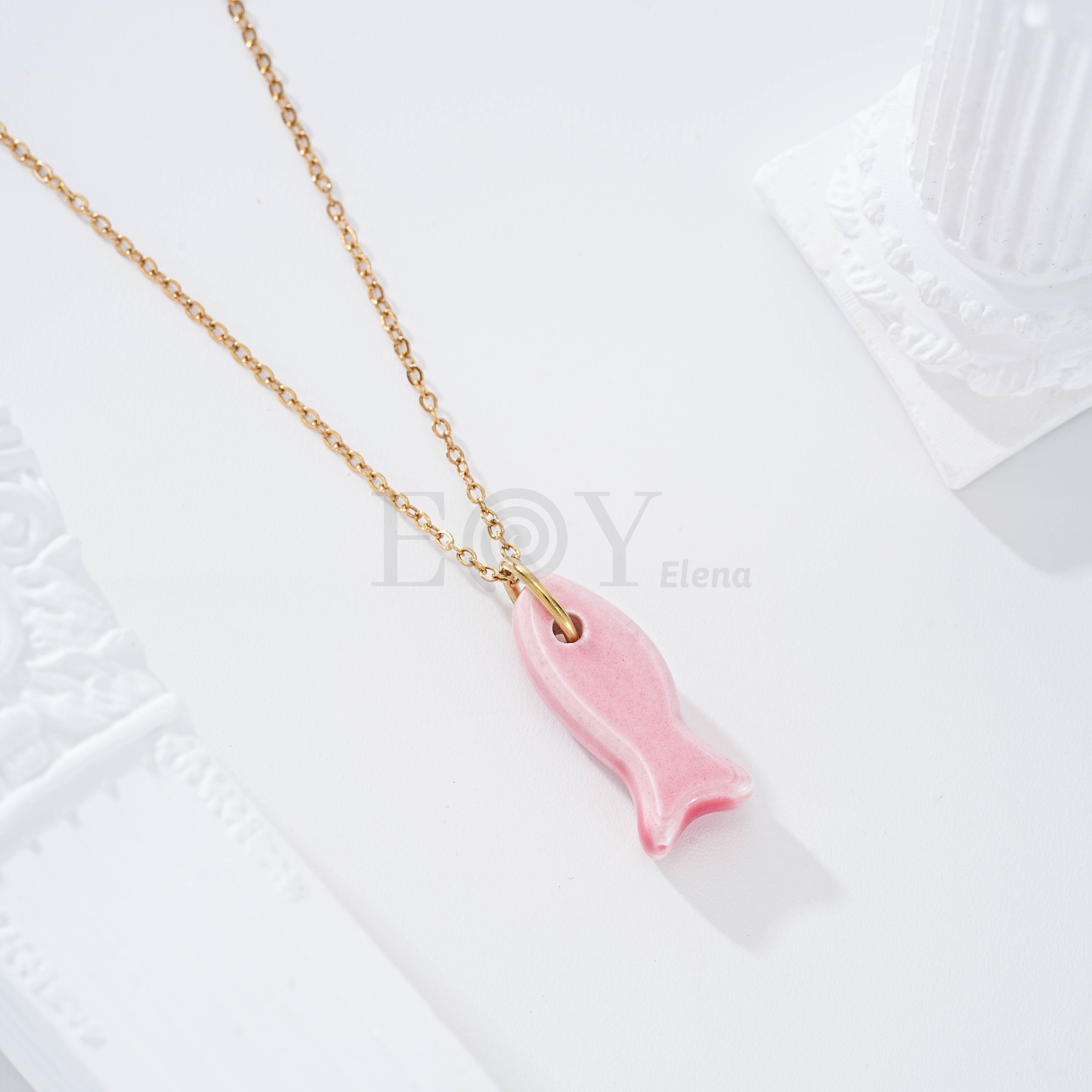 Collar con pez color