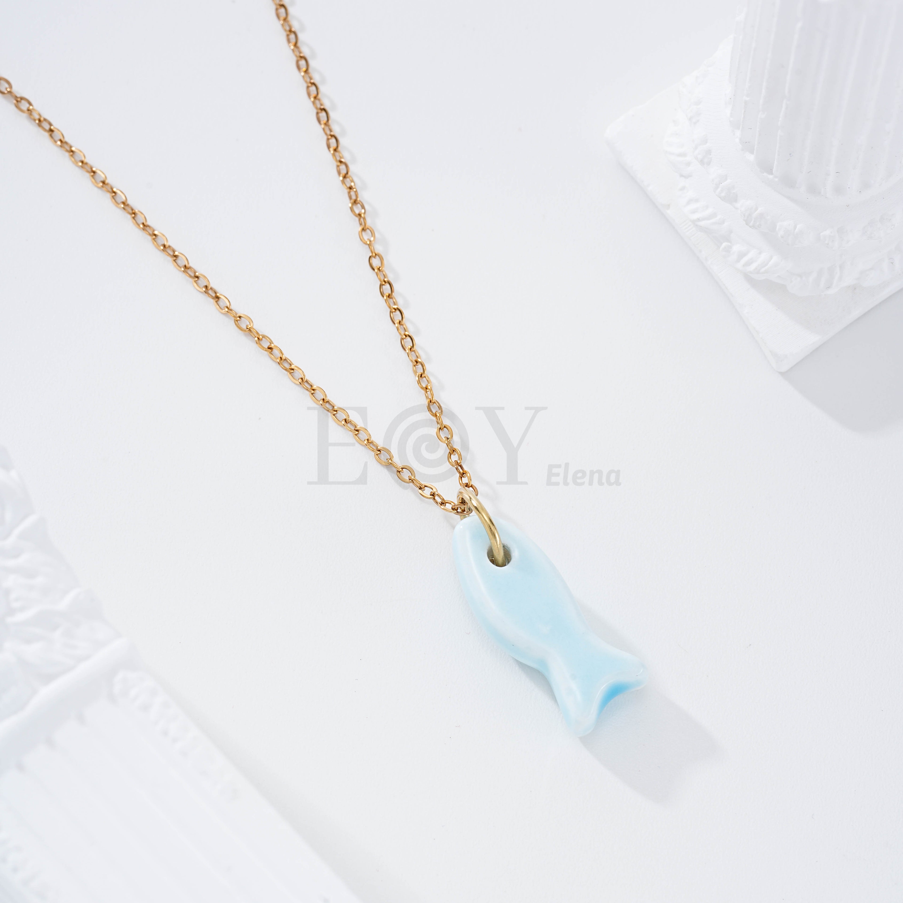 Collar con pez color