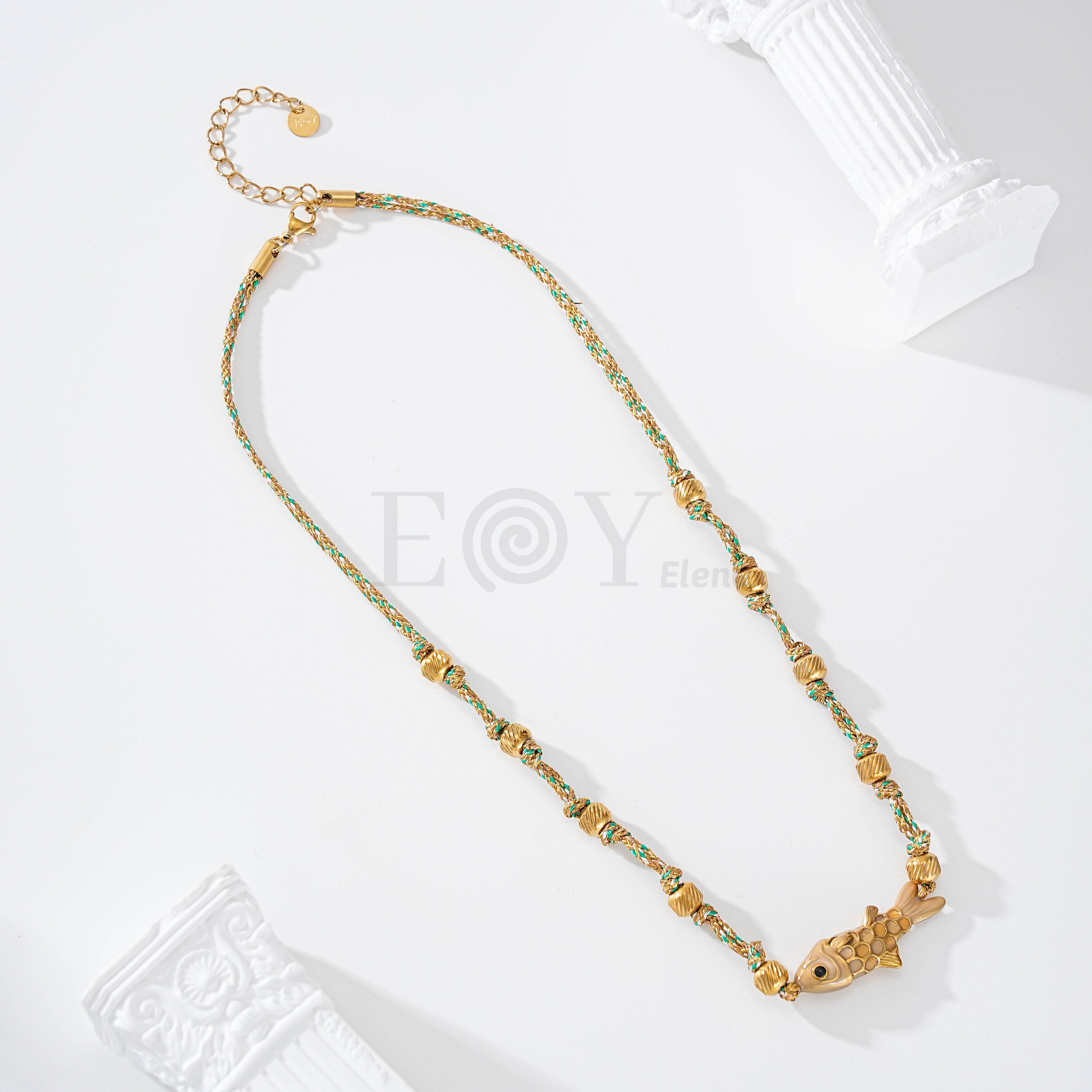 Collar con cuerda pez color