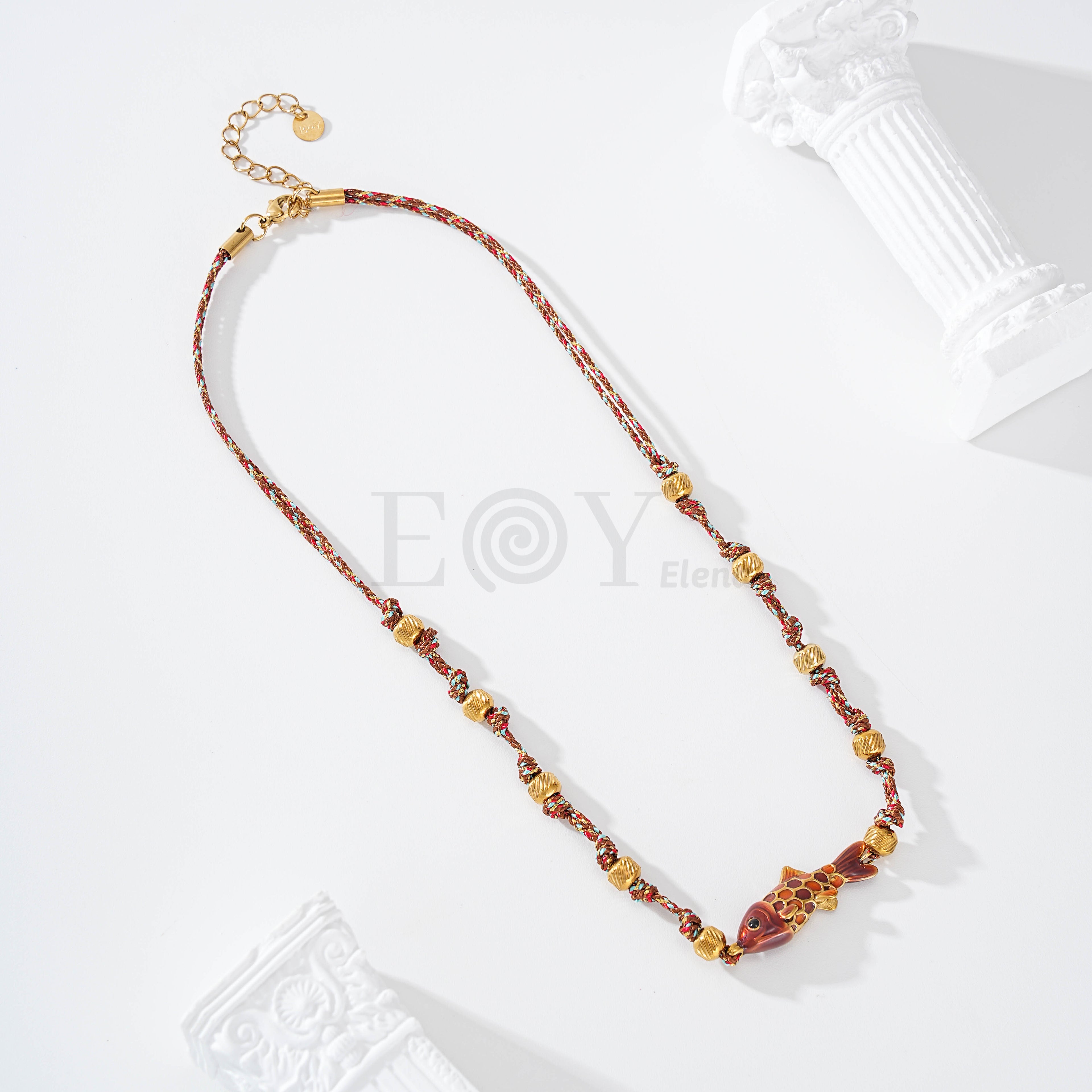Collar con cuerda pez color