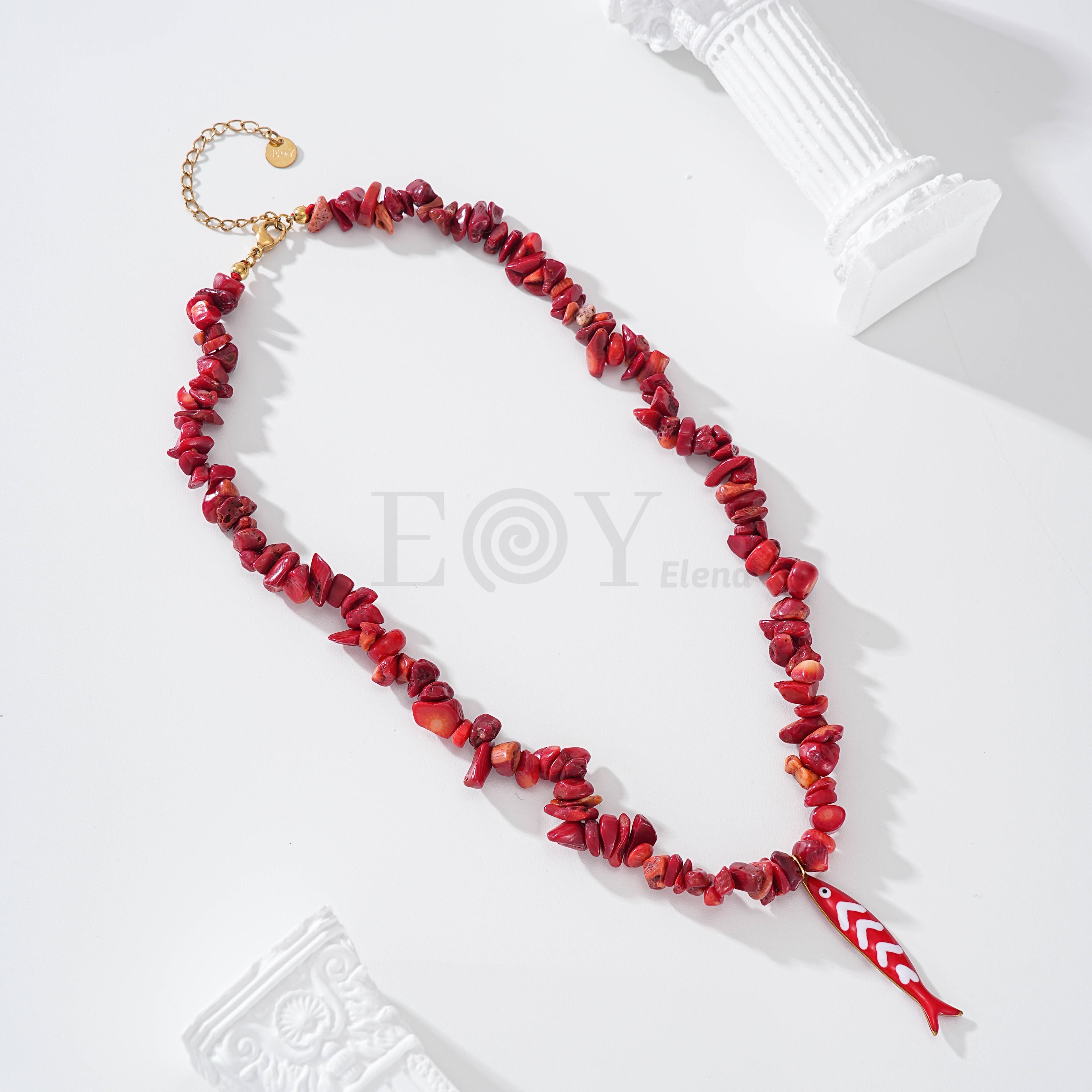 Collar piedras con pez alargado