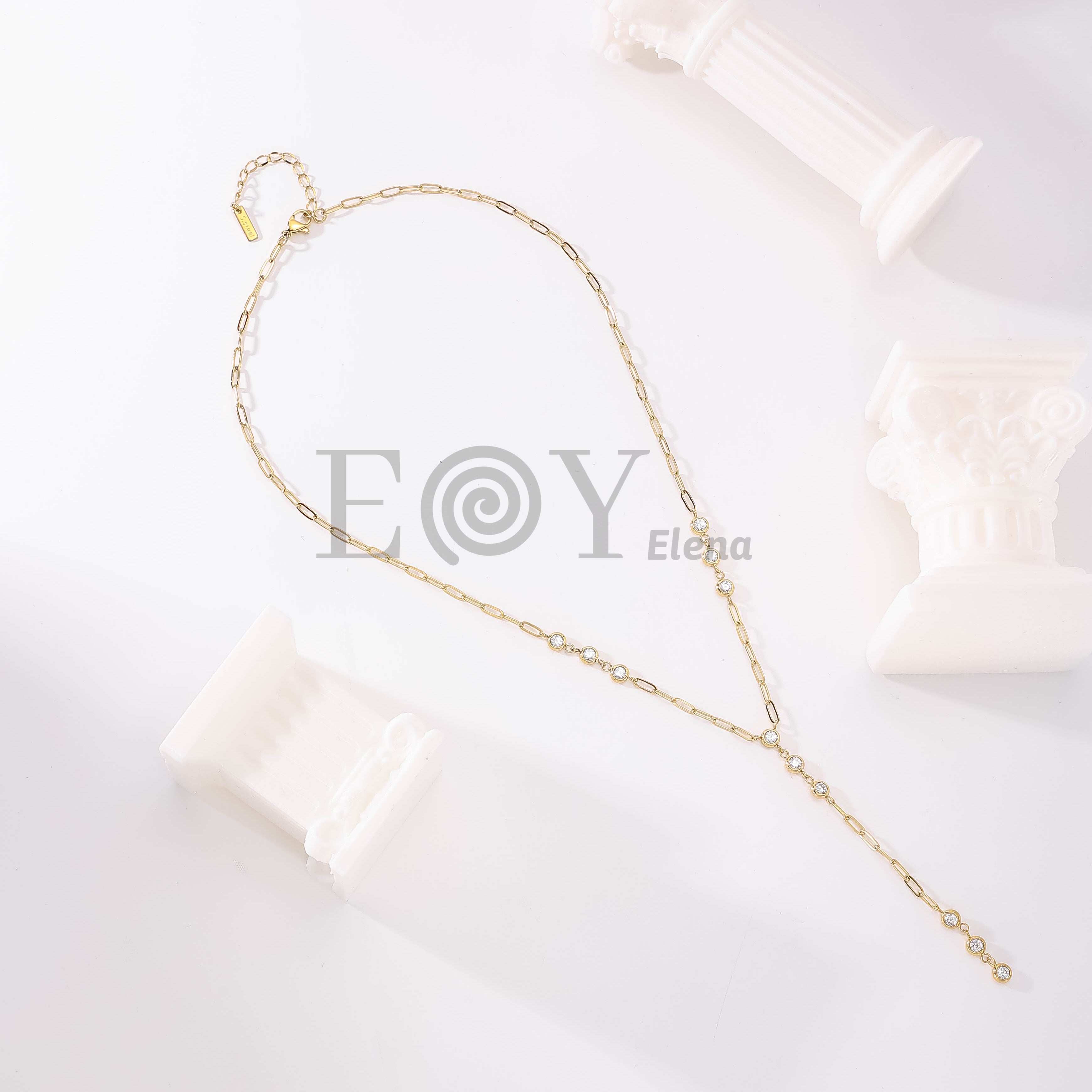 Collar Lariat con Circonitas de Acero Inoxidable Dorado