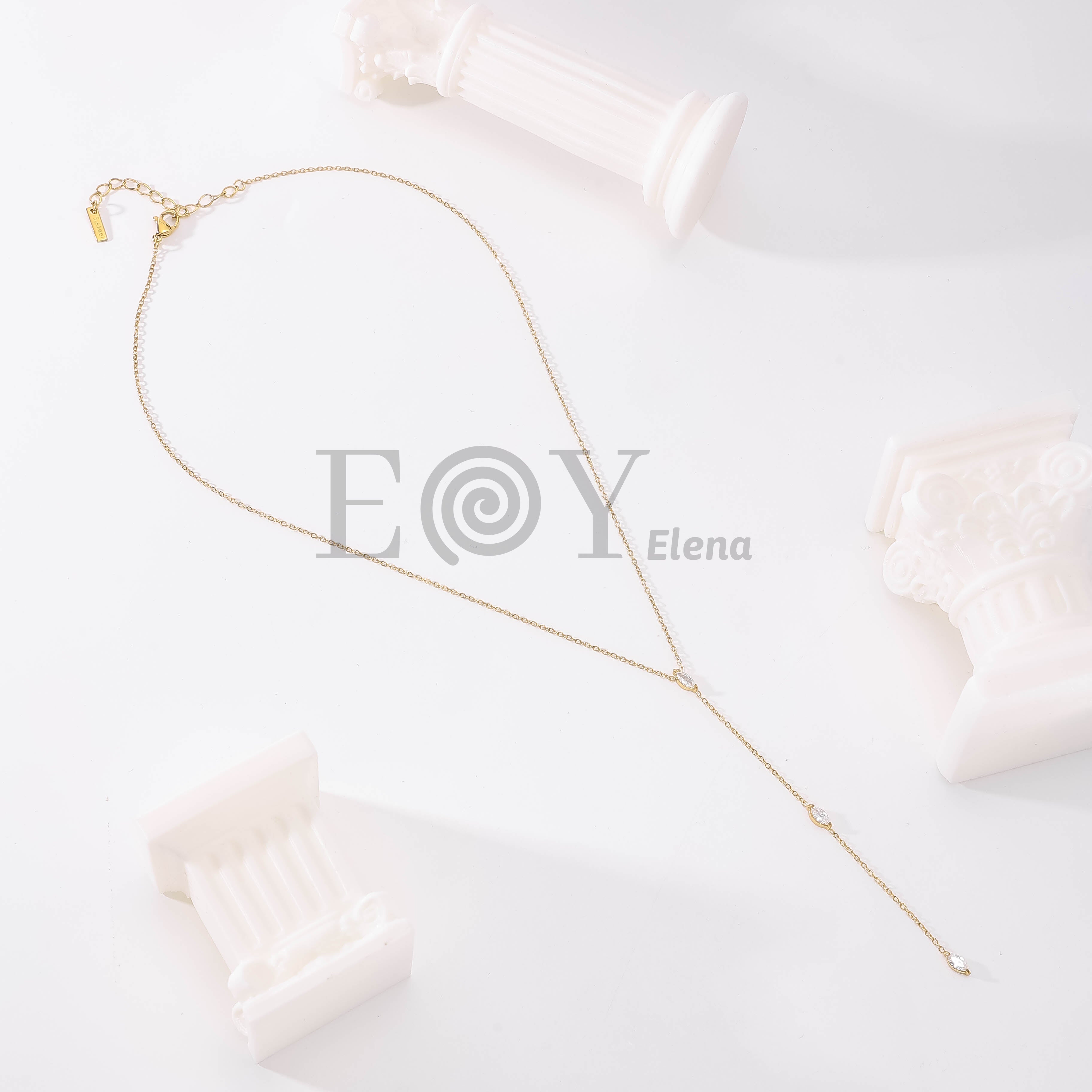 Collar Largo Y con Circonitas Marquesa de Acero Inoxidable Dorado