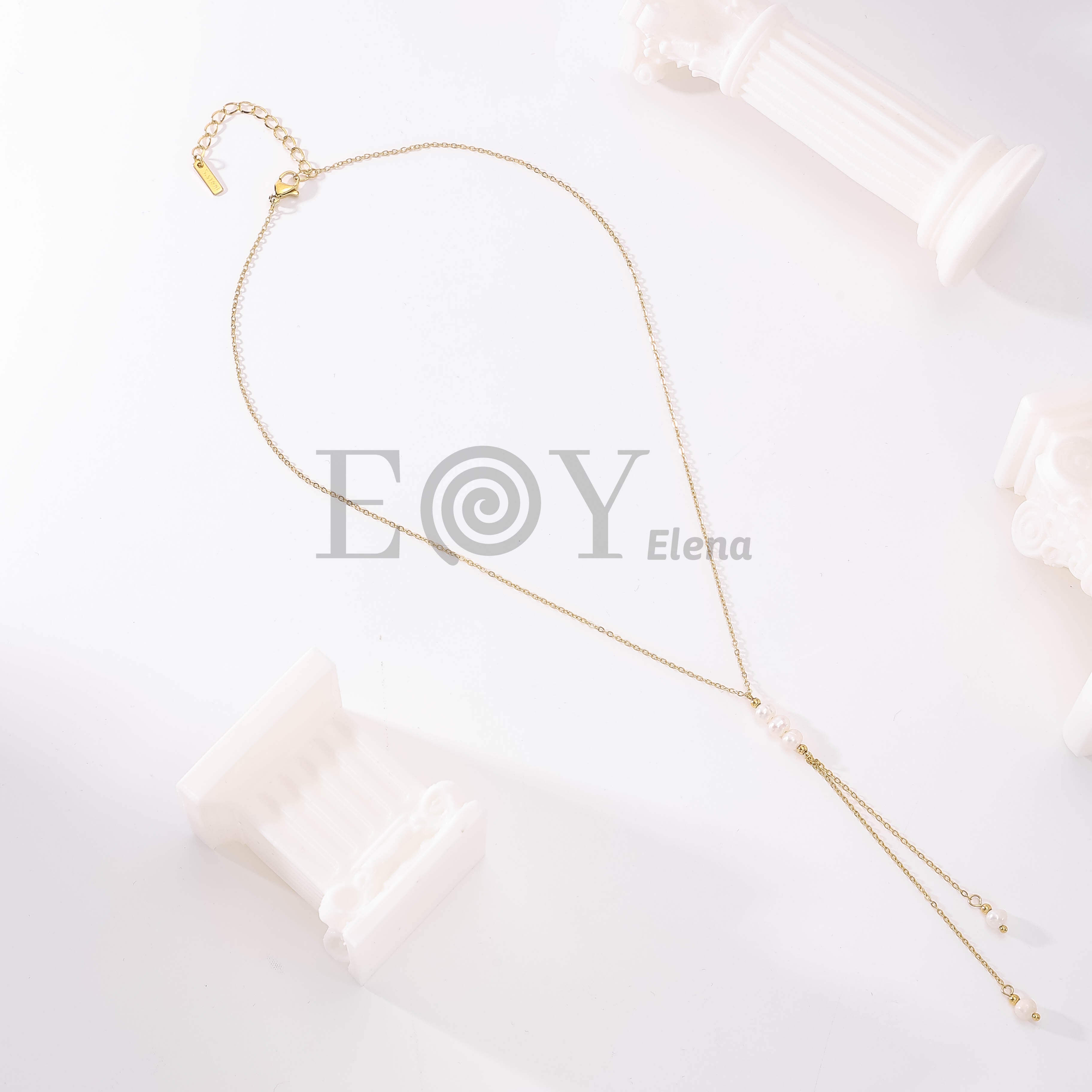Collar Largo Y con Perlas de Acero Inoxidable Dorado