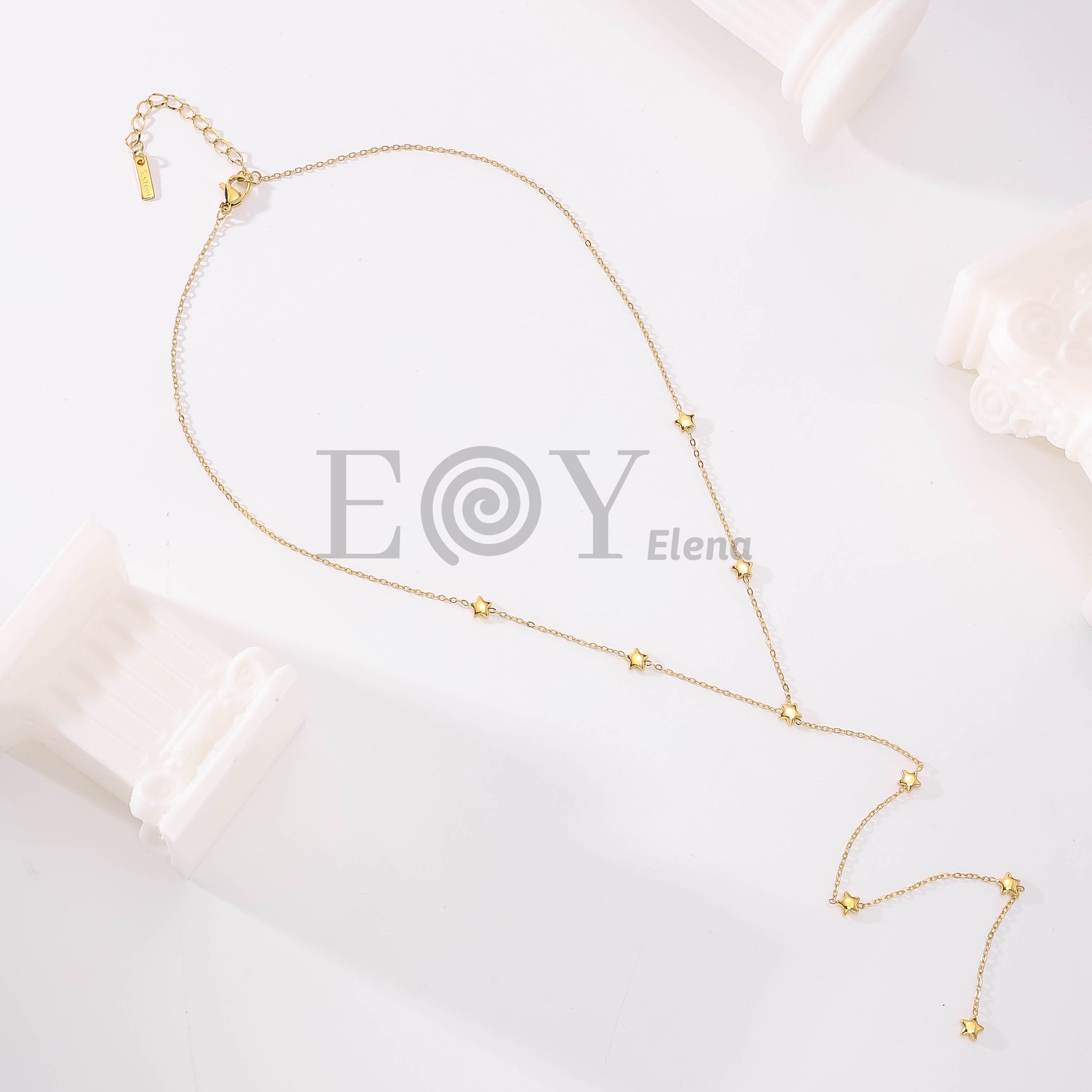 Collar Largo Y de Estrellas de Acero Inoxidable Dorado