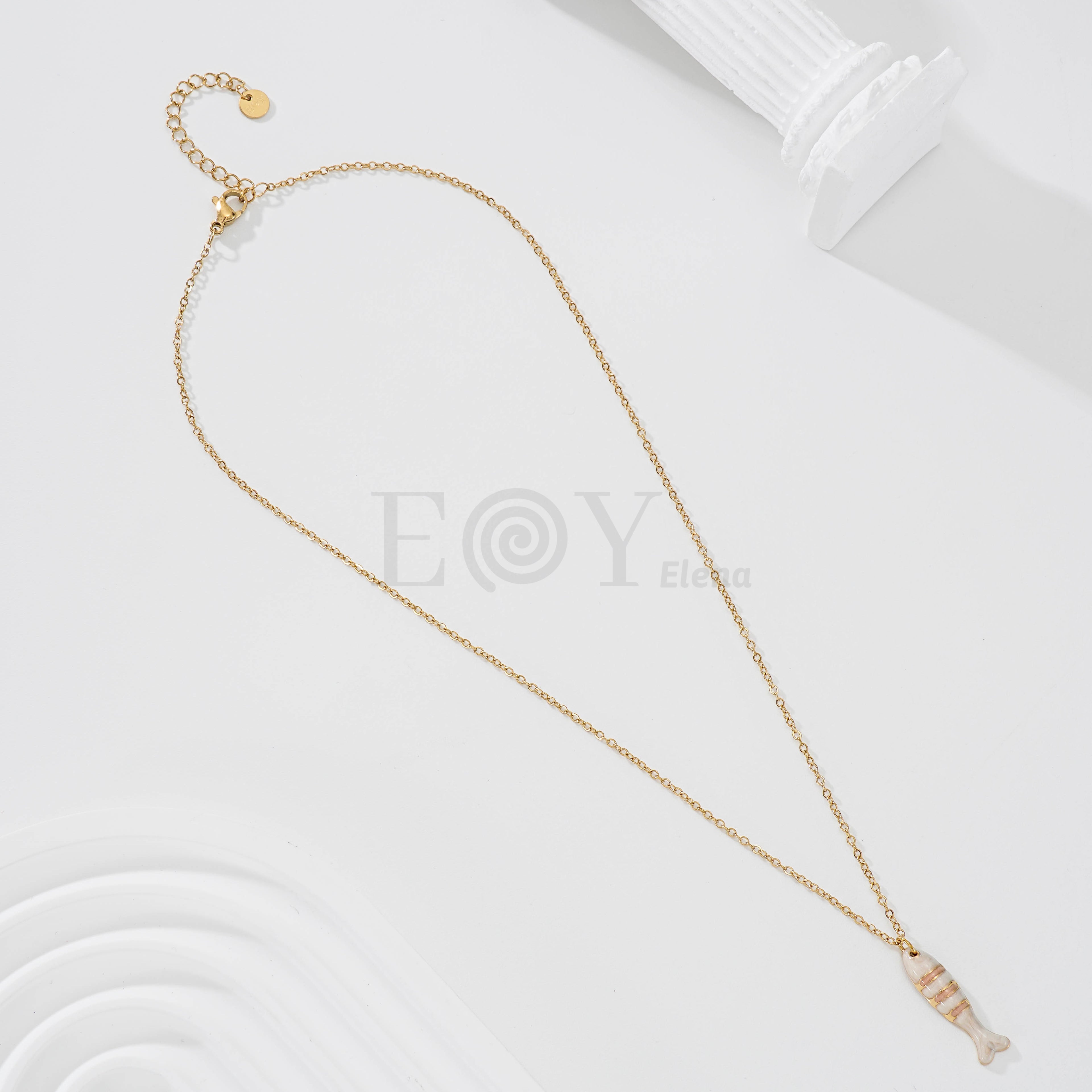 Collar pez alargado