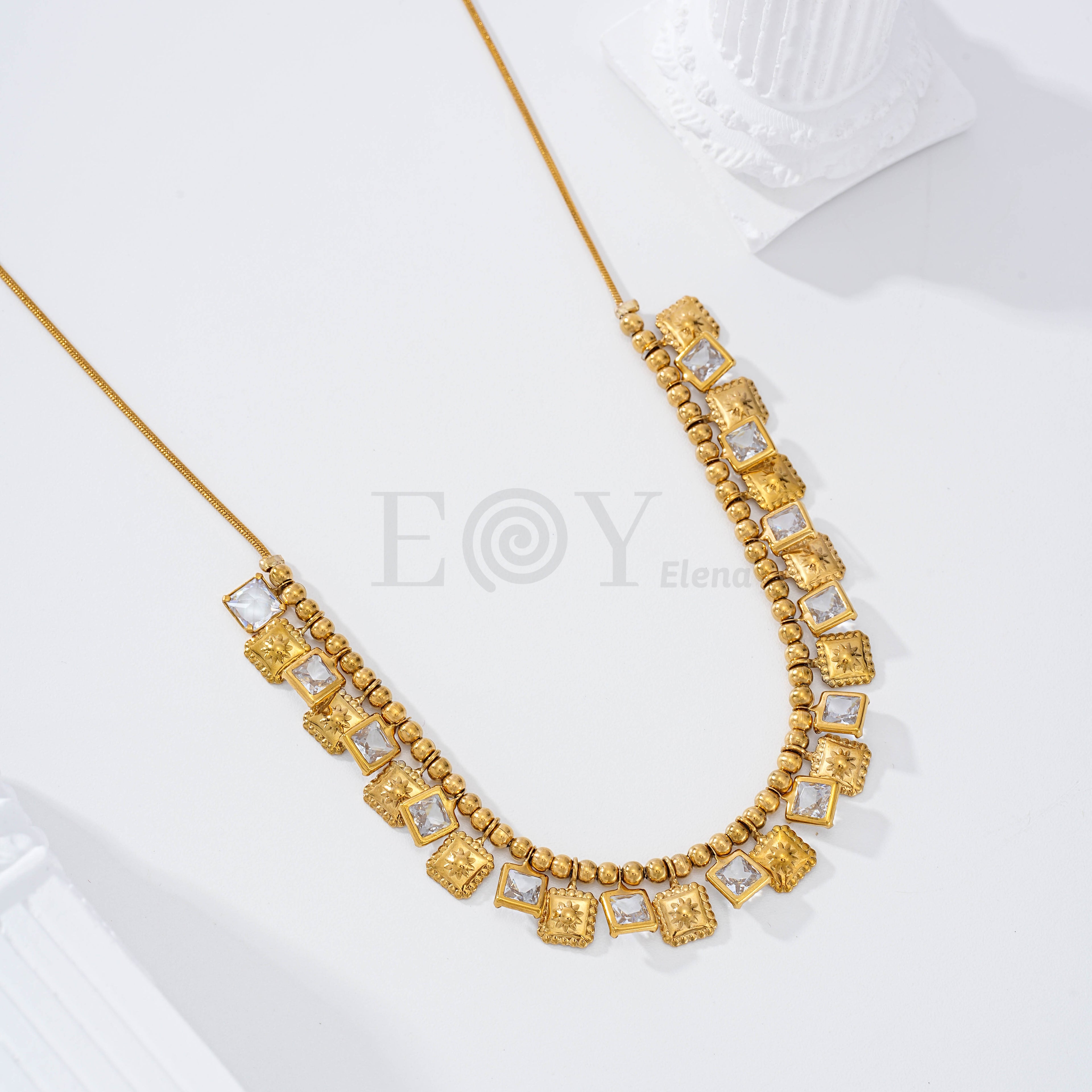 Collar con chapas sol y piedras