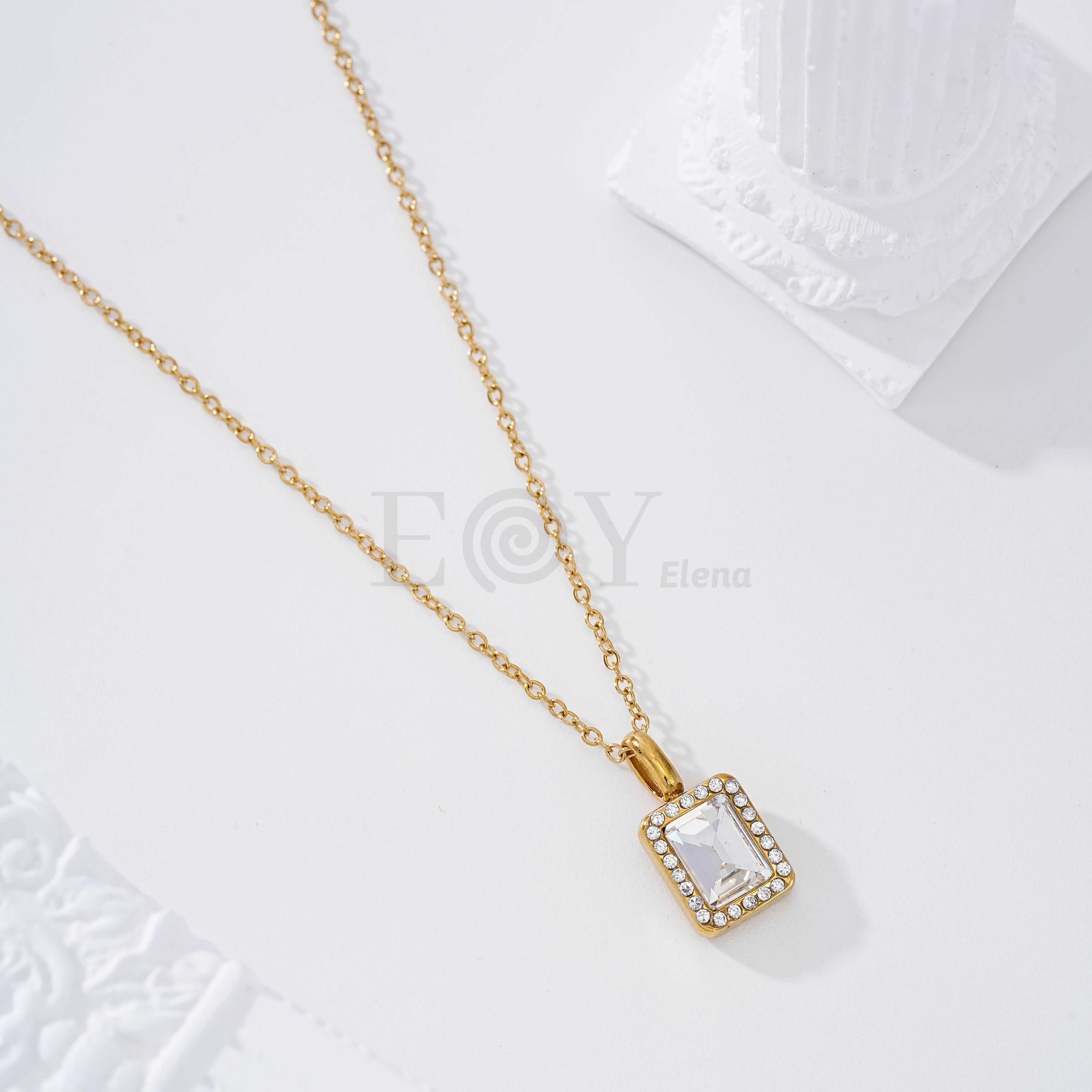 Collar con circonita cuadrada