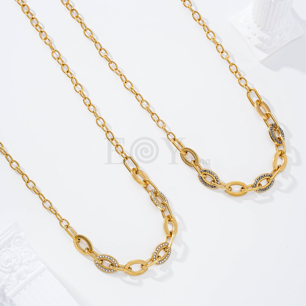 Collar con detalles ovalados y circonitas