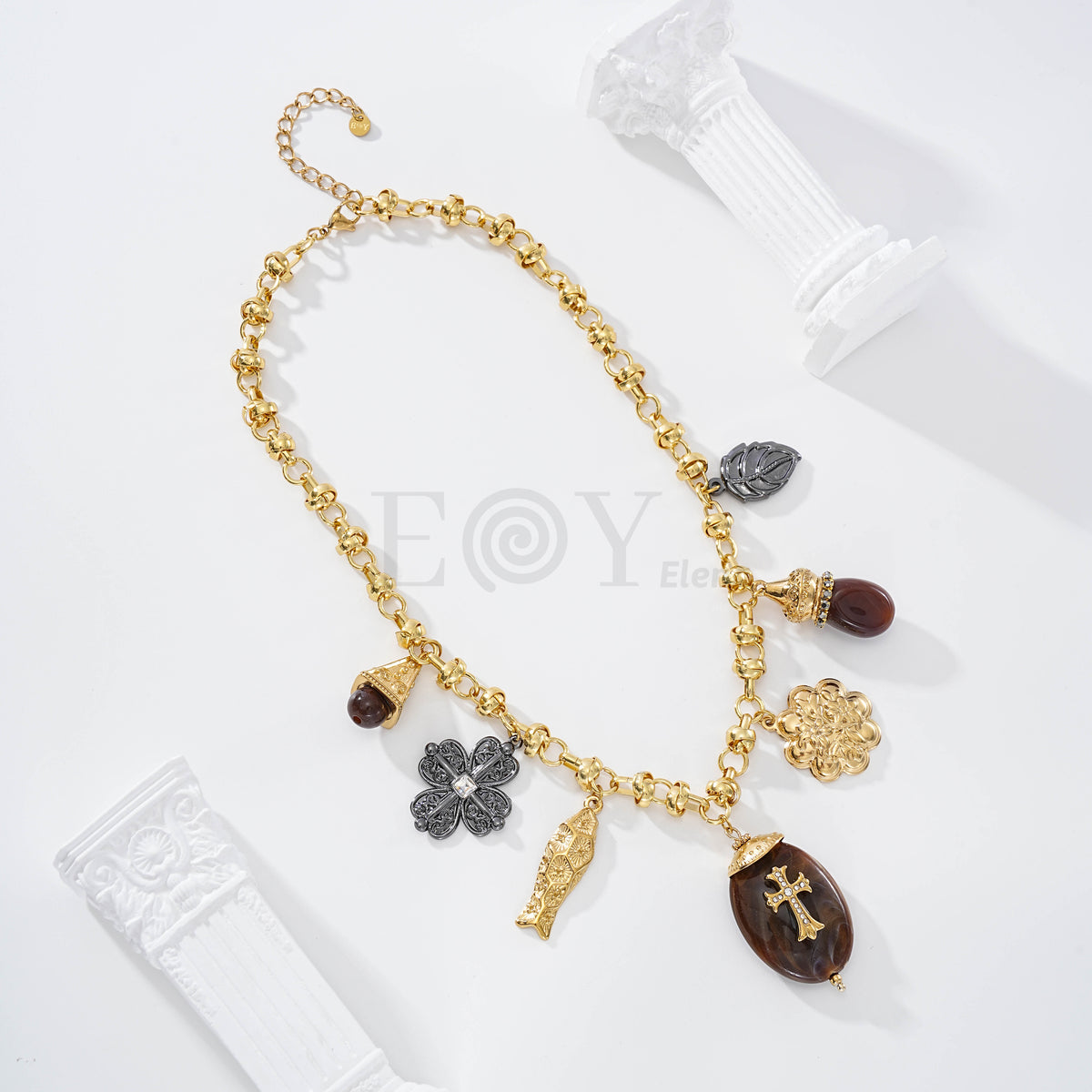 Collar cruz con detalles marrones acero