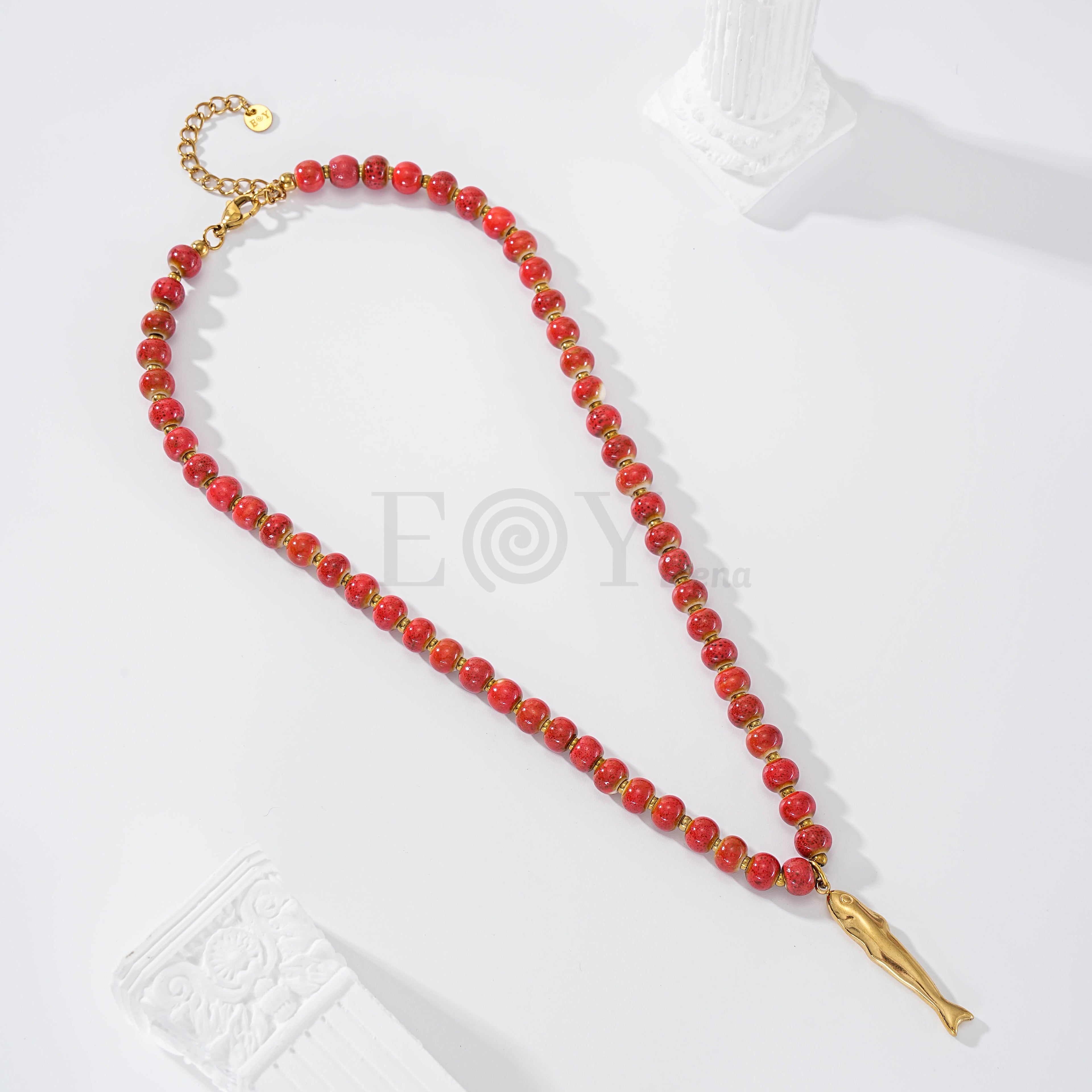 Collar bolas rojas con pez acero