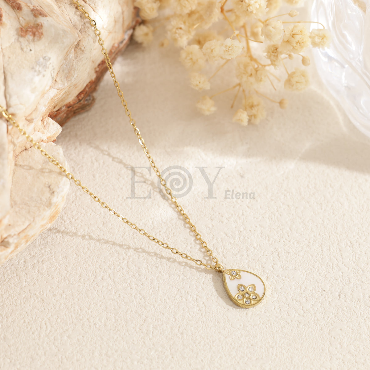 Collar chapa gota con flores acero