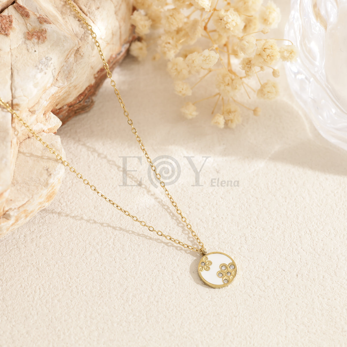 Collar chapa redonda con flores acero