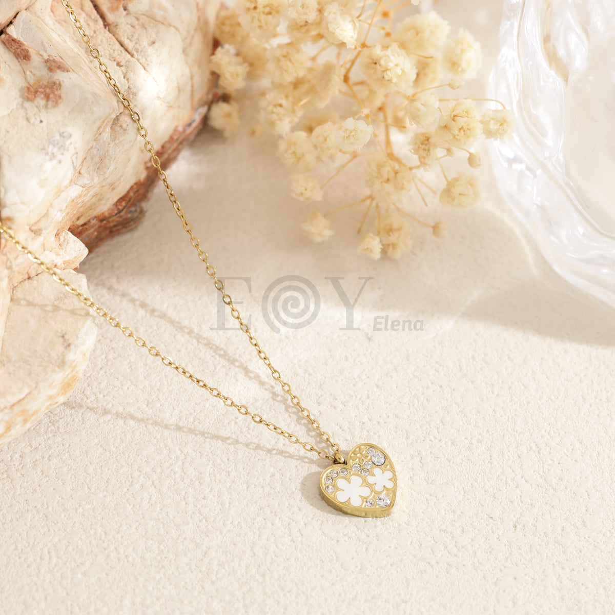 Collar chapa corazón con flores acero