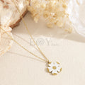 Collar flor blanca acero