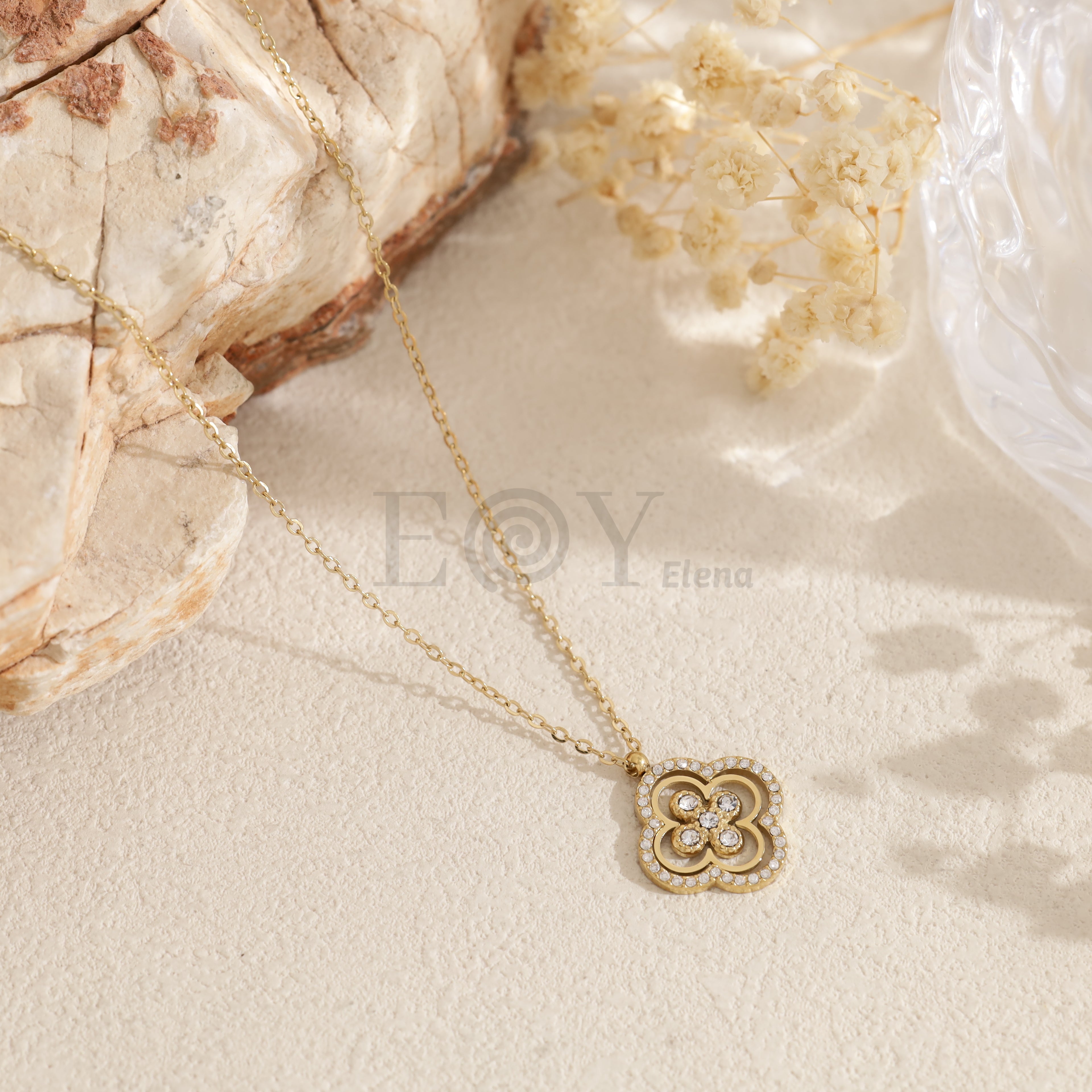 Collar trébol con circonitas