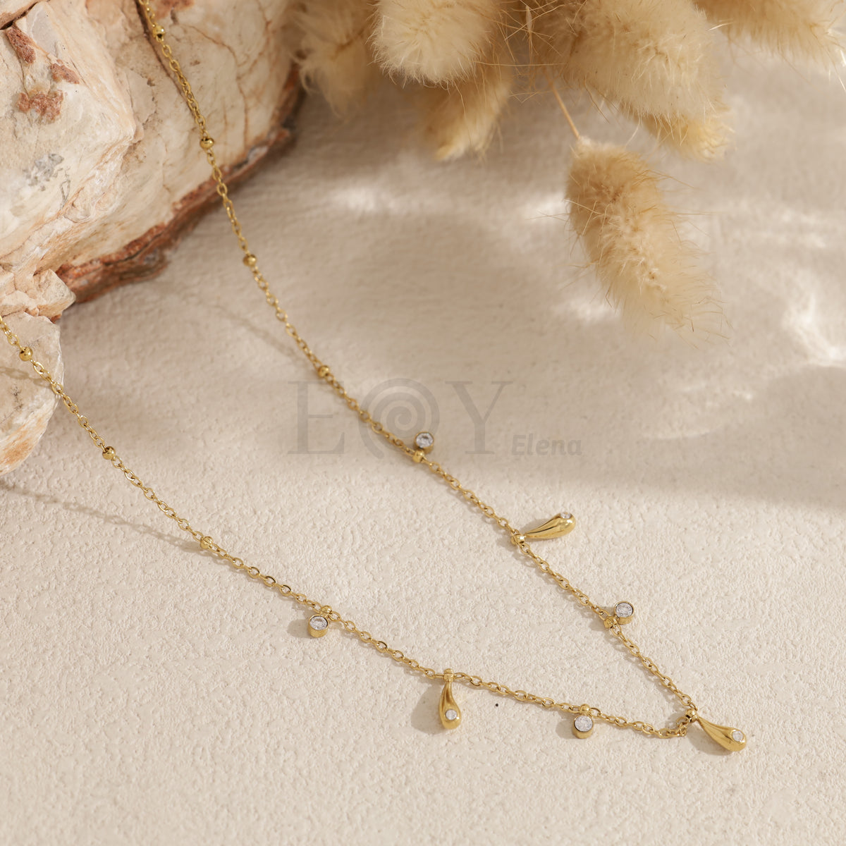 Collar con lágrima y circonitas acero