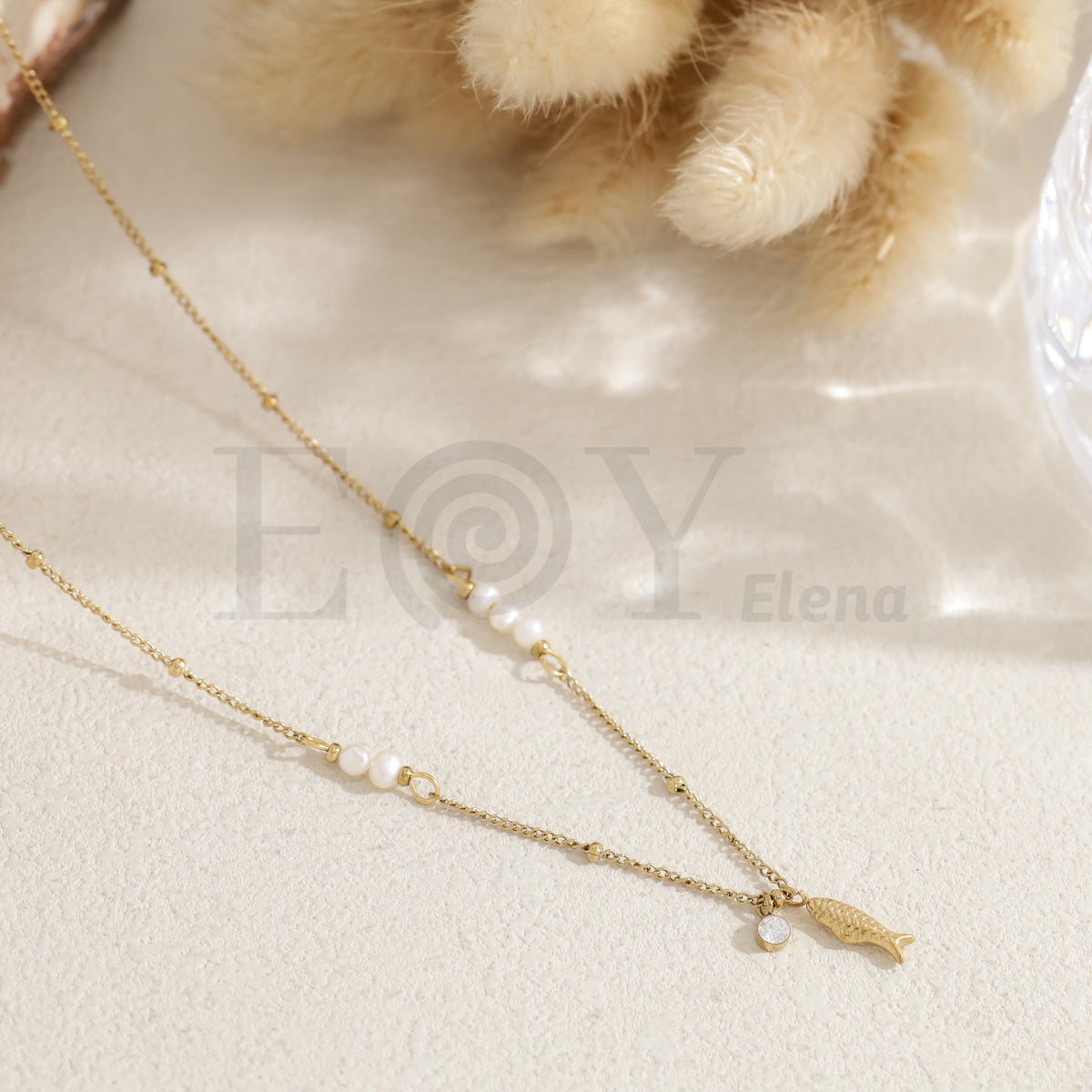 Collar pez central y perlas acero