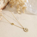 Collar con chapa detalle dorado acero