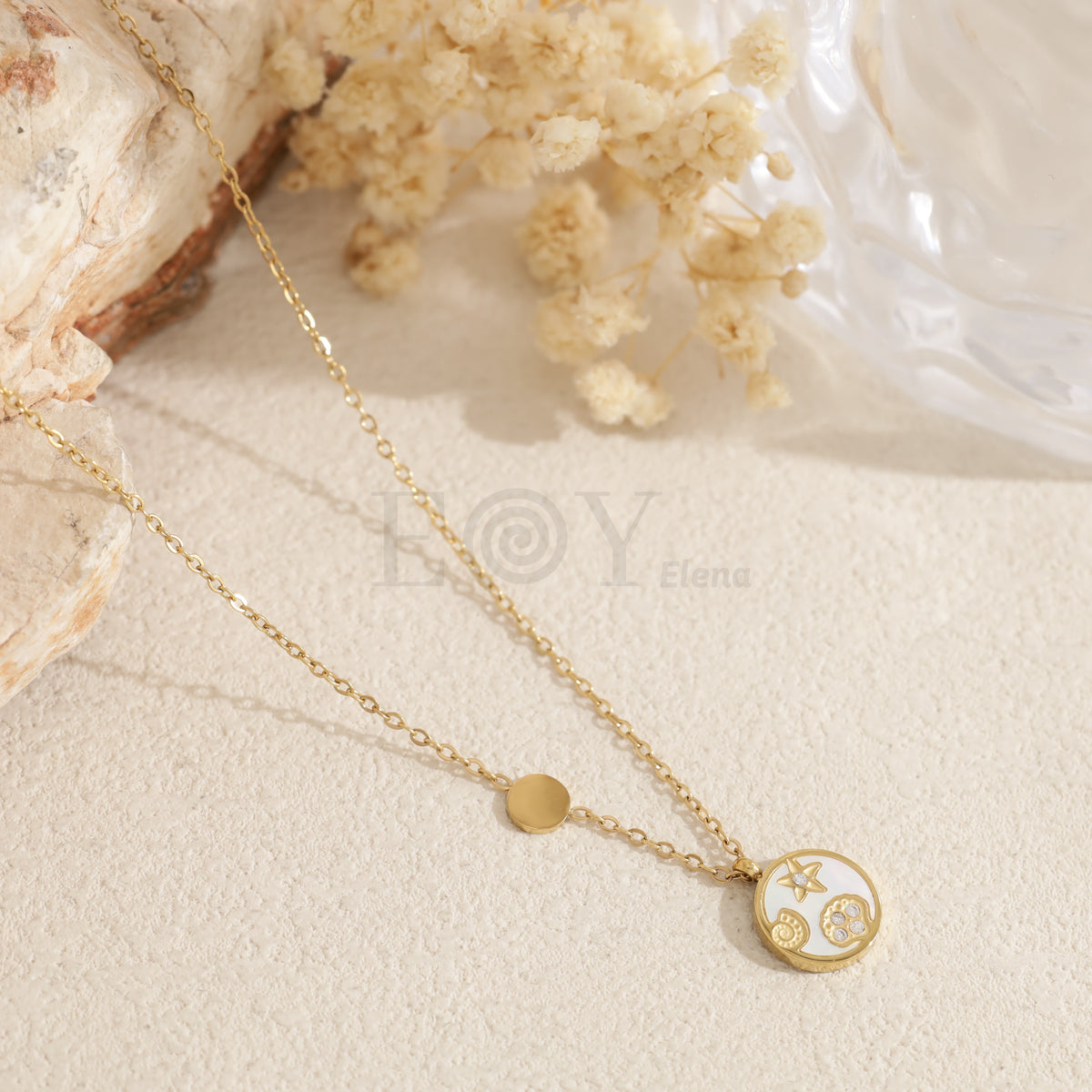 Collar chapa con figuras circonitas acero