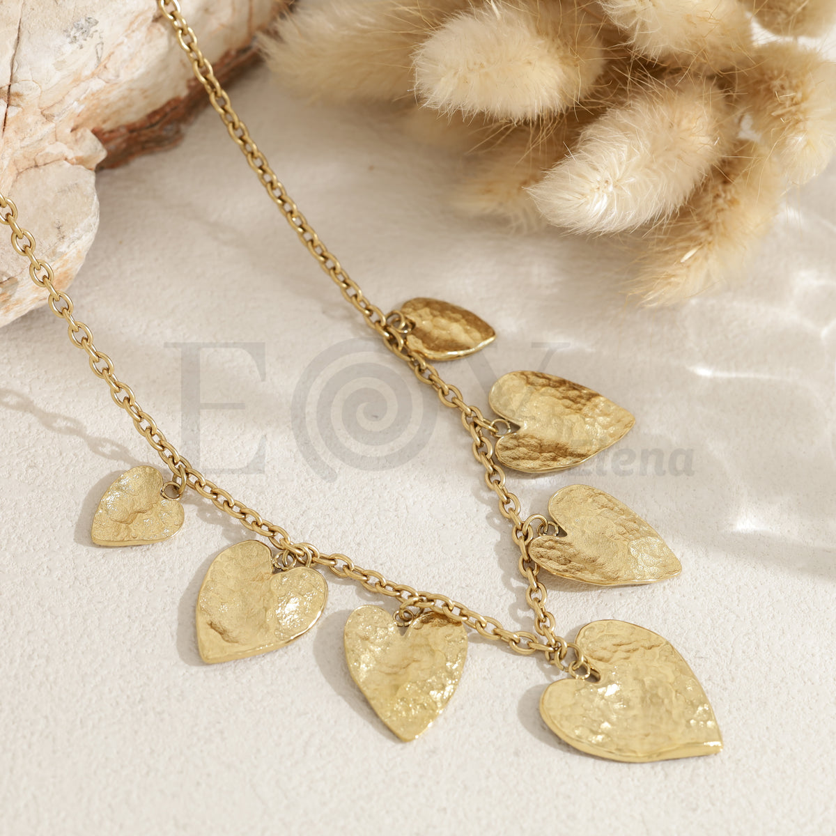 Collar de corazones de acero