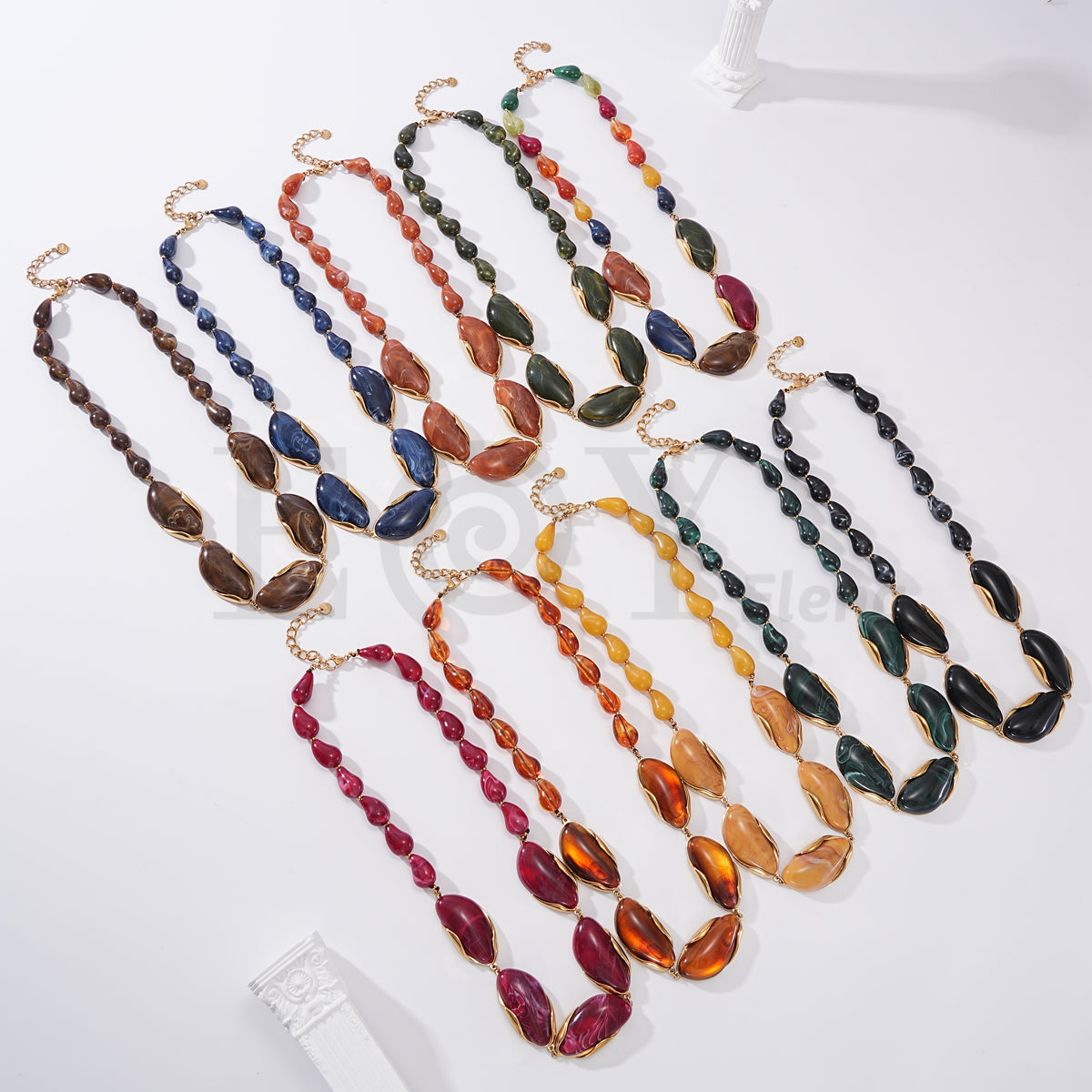 Collar de piedras de acero