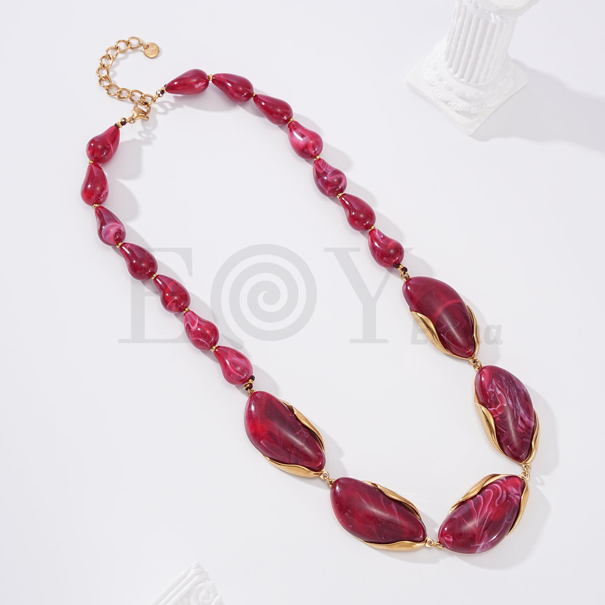 Collar de piedras de acero