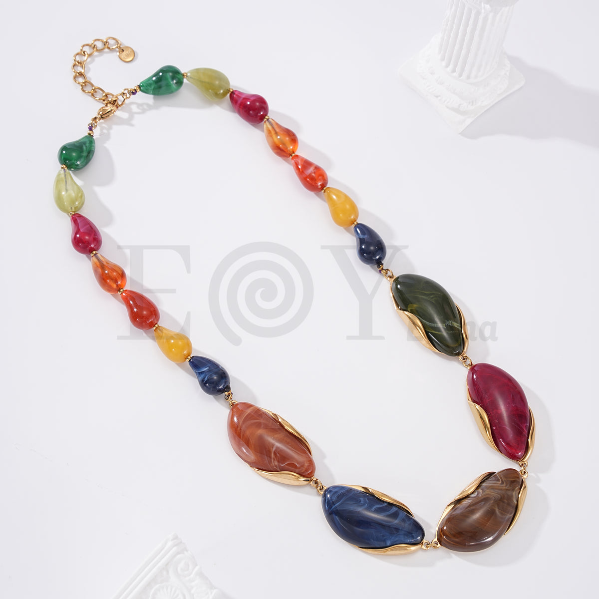 Collar de piedras de acero