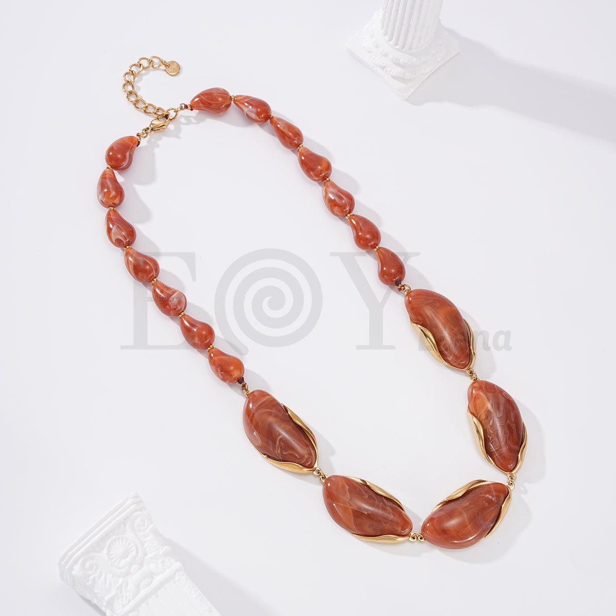 Collar de piedras de acero