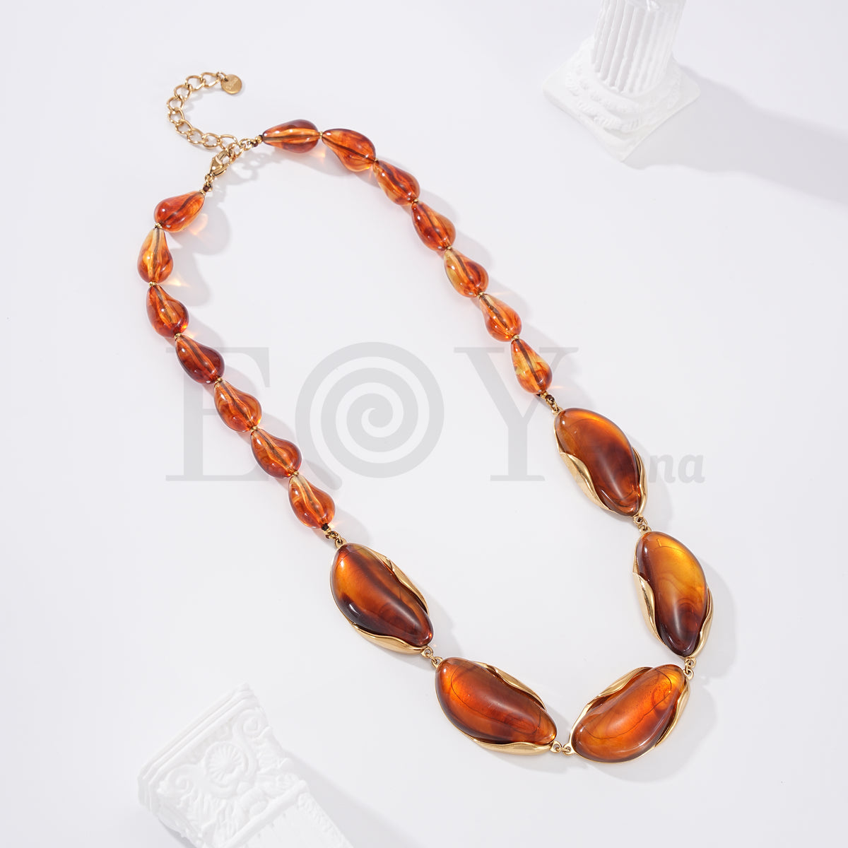 Collar de piedras de acero