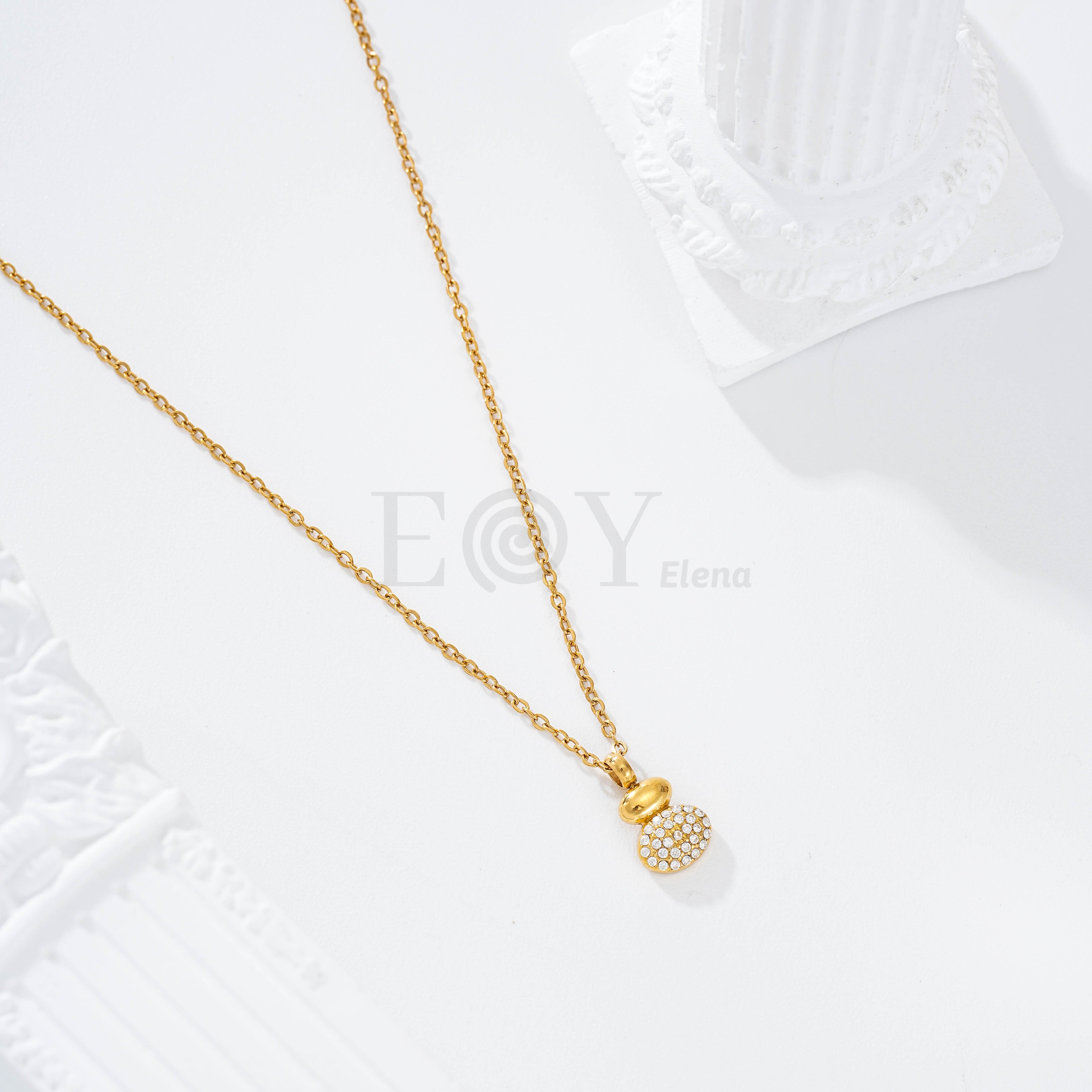 Collar con chapa circonitas
