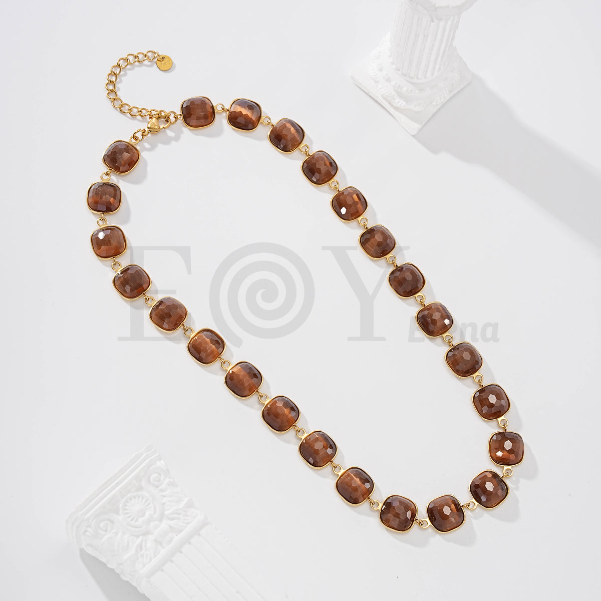 Collar de piedras cuadrado de acero