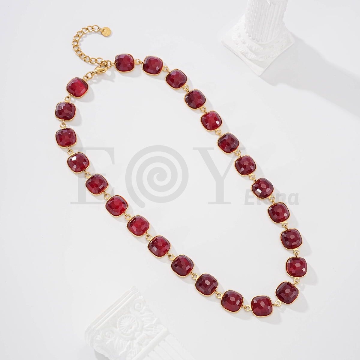 Collar de piedras cuadrado de acero