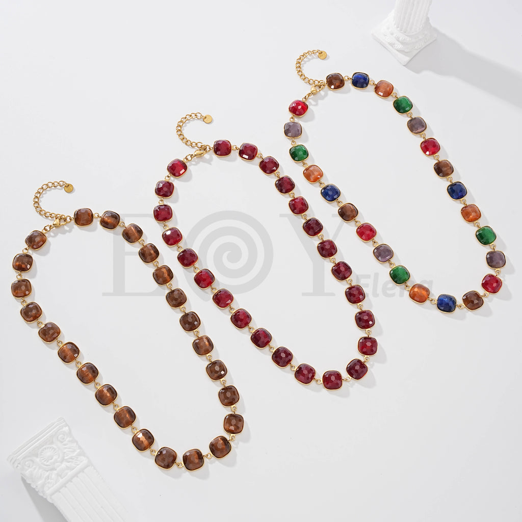 Collar de piedras cuadrado de acero