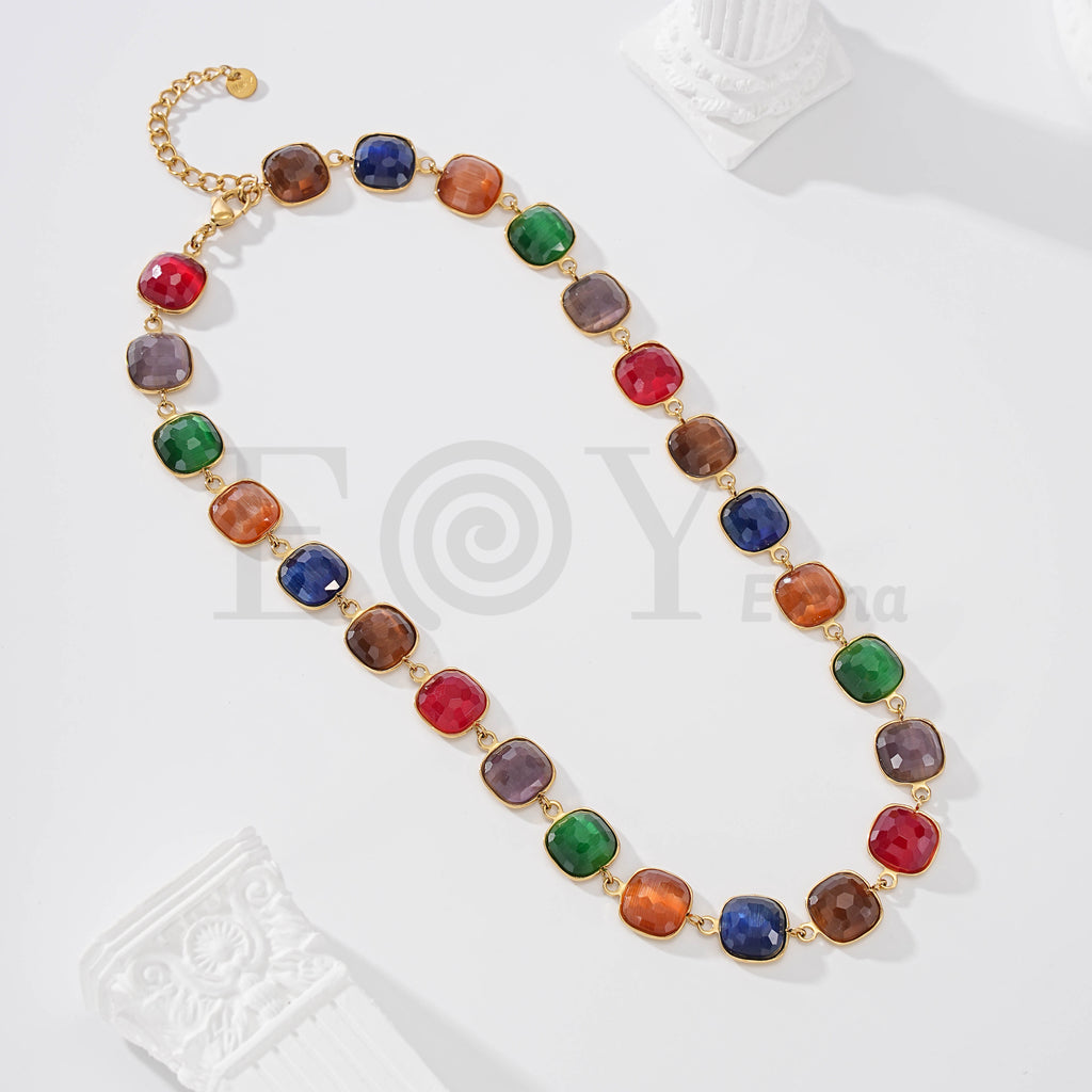 Collar de piedras cuadrado de acero
